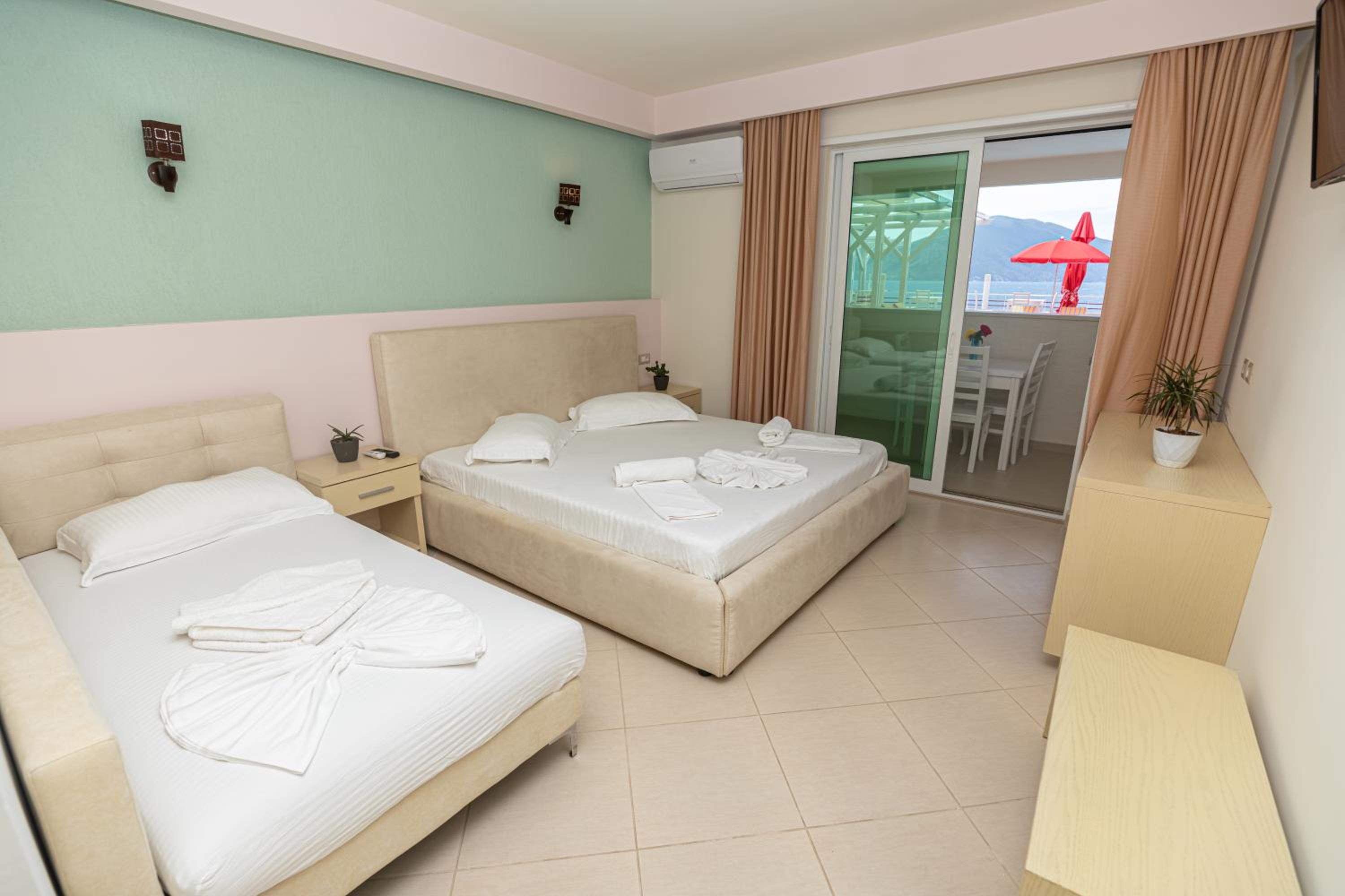 Triple Room with Pool View