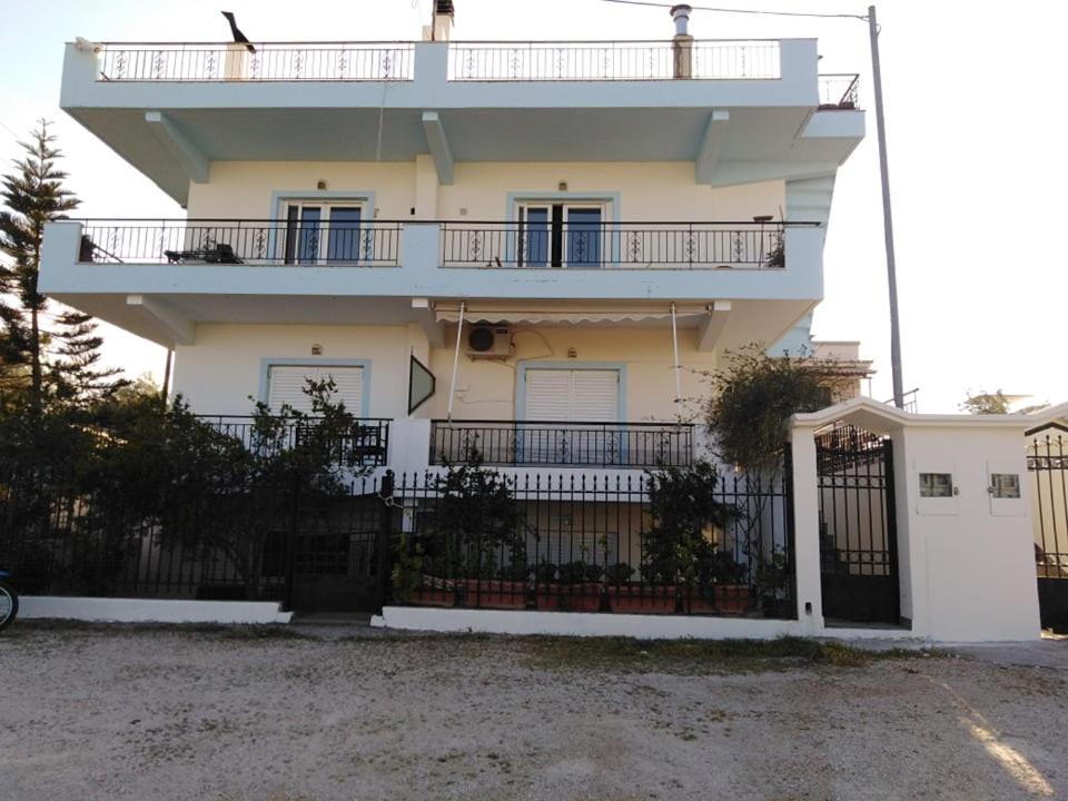 Two-Bedroom Apartment with Balcony photo 3