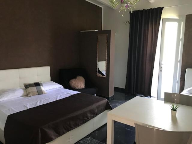 Triple Room with Private Bathroom - Photo 2