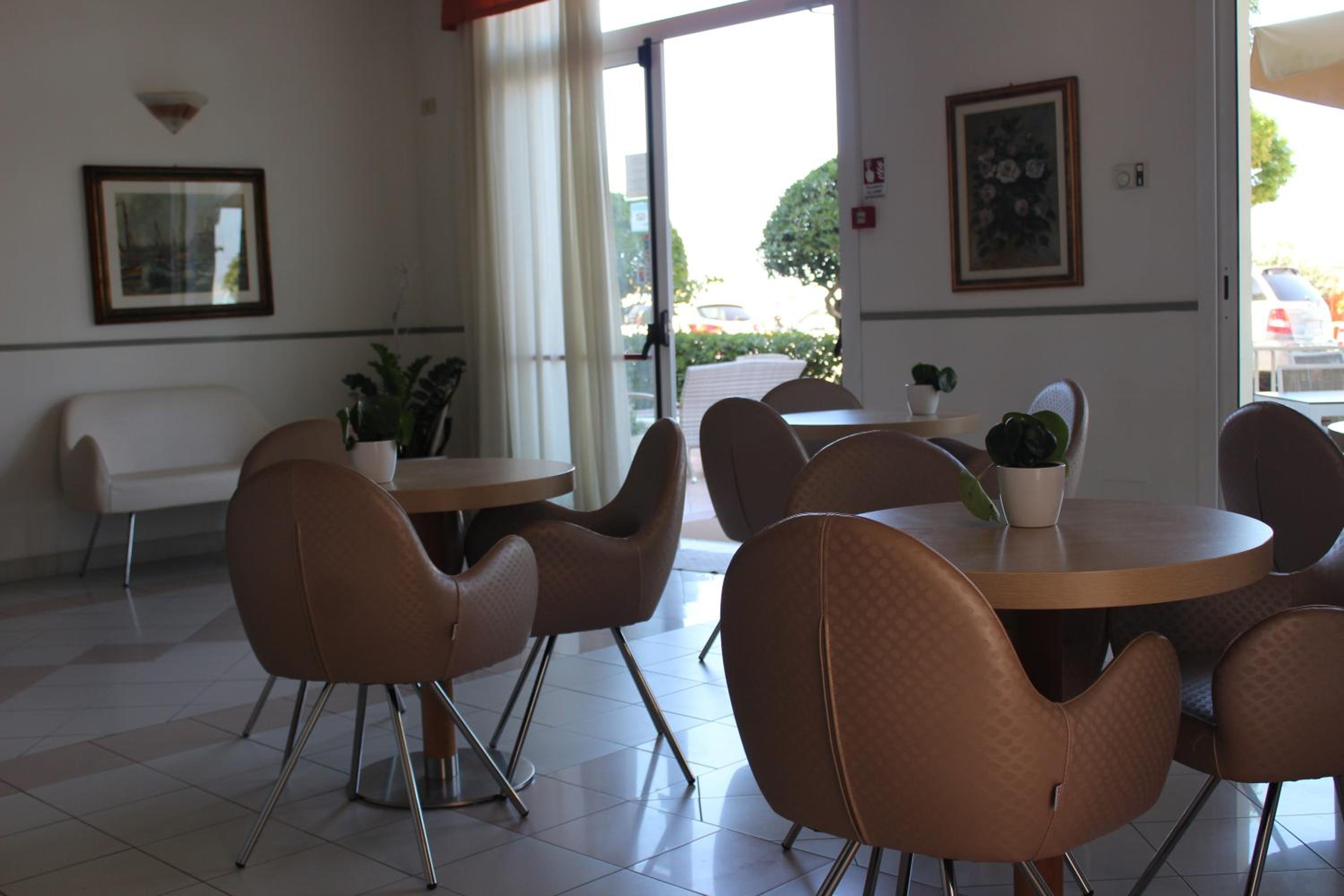 Double Room - Photo 13