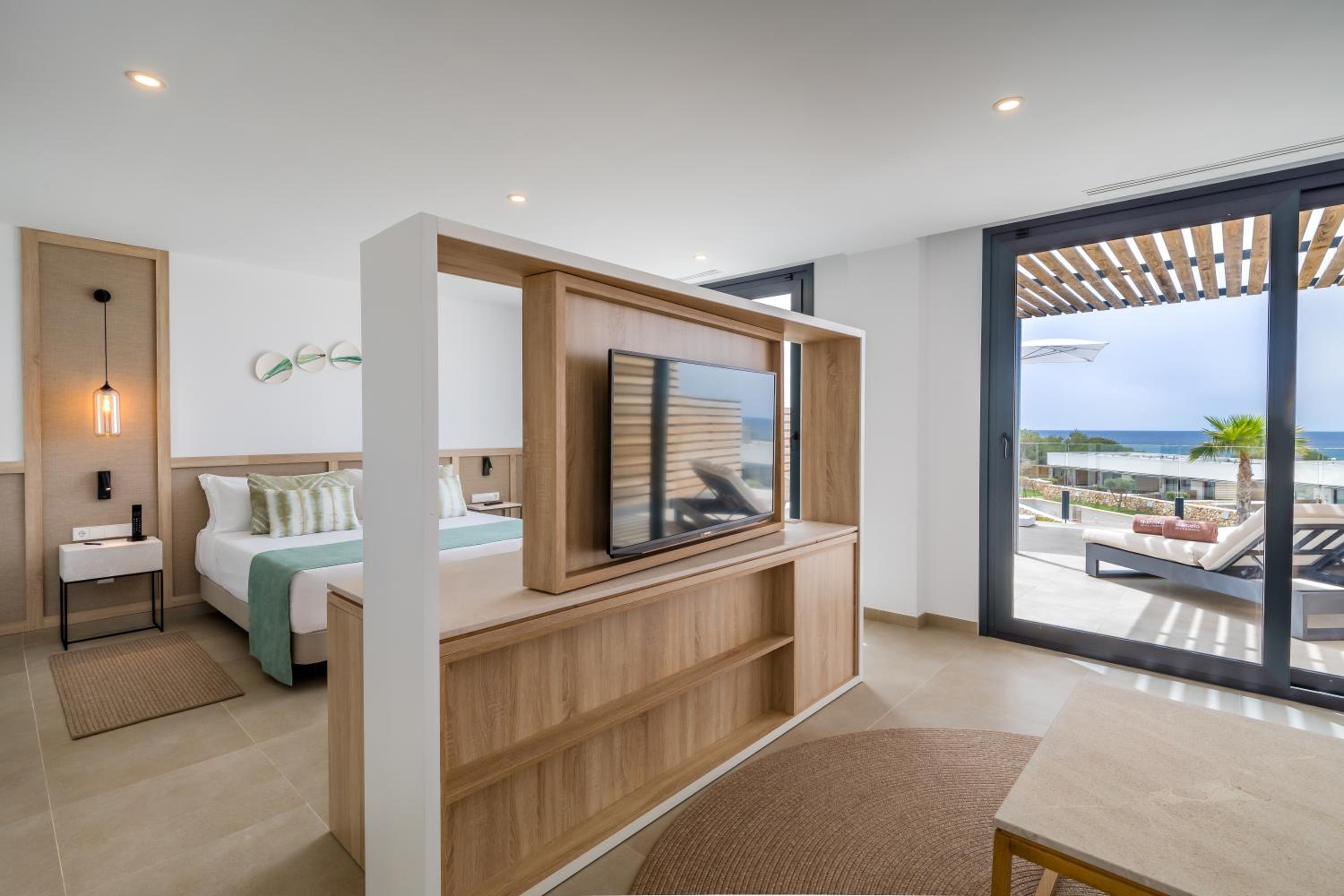 Suite (2 adultos + 2 niños) Suite (2 adultos + 2 niños)