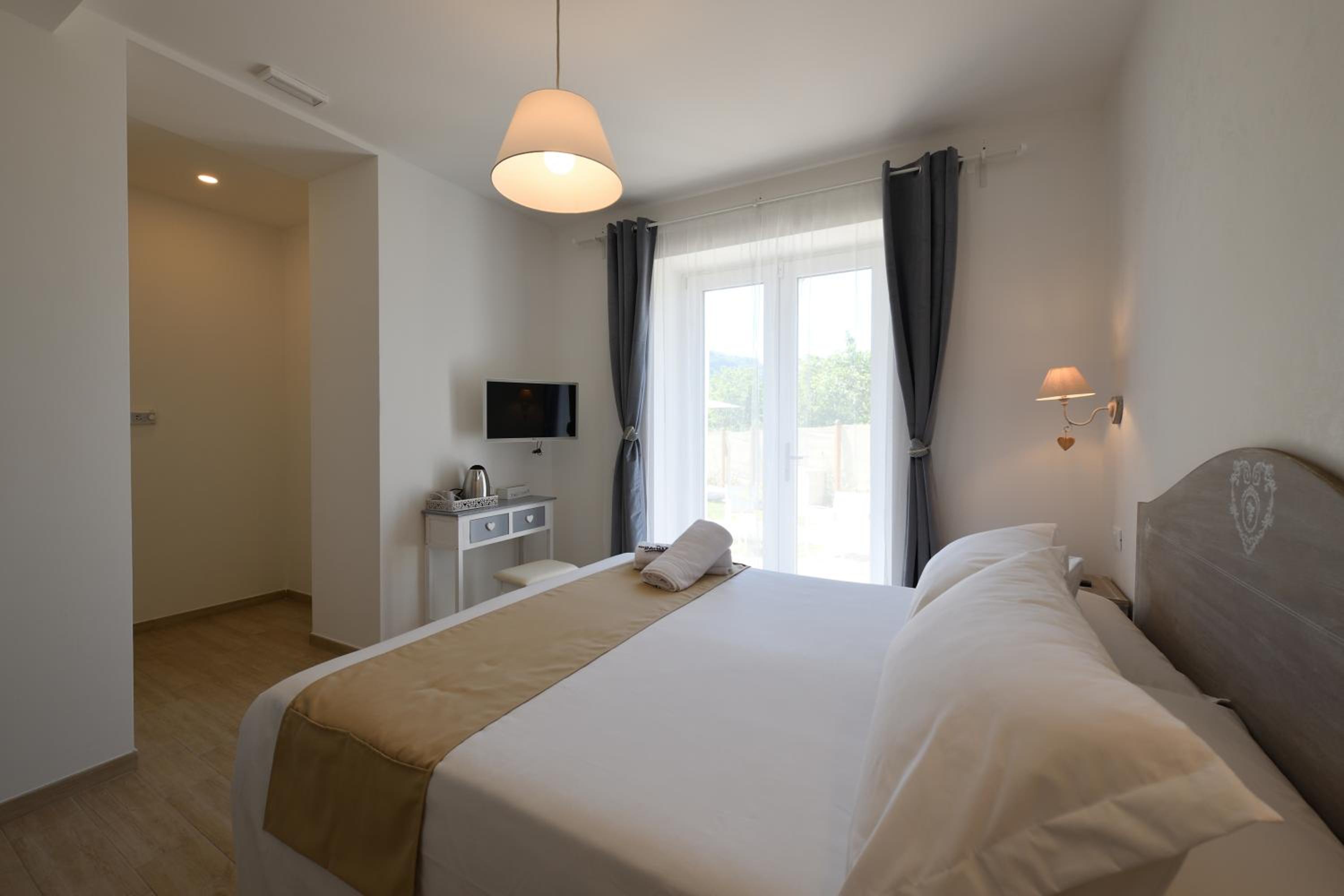 Double Room with Patio photo 1