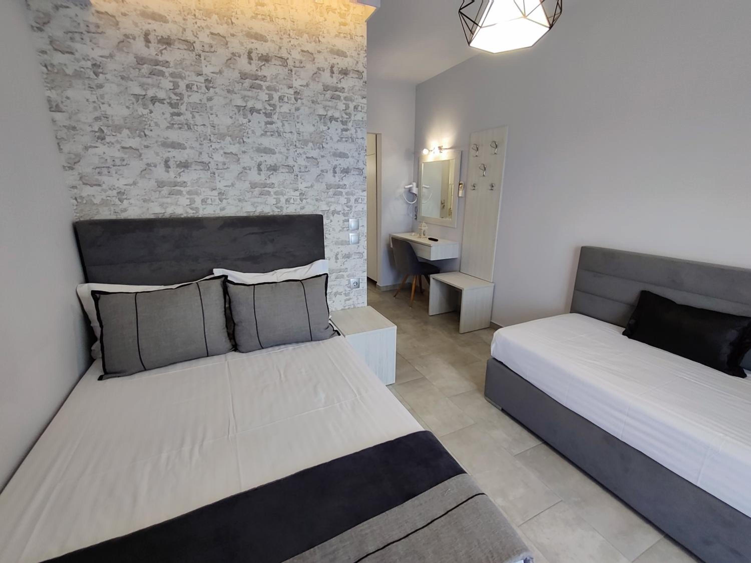 Deluxe studio with sea view (1st floor)