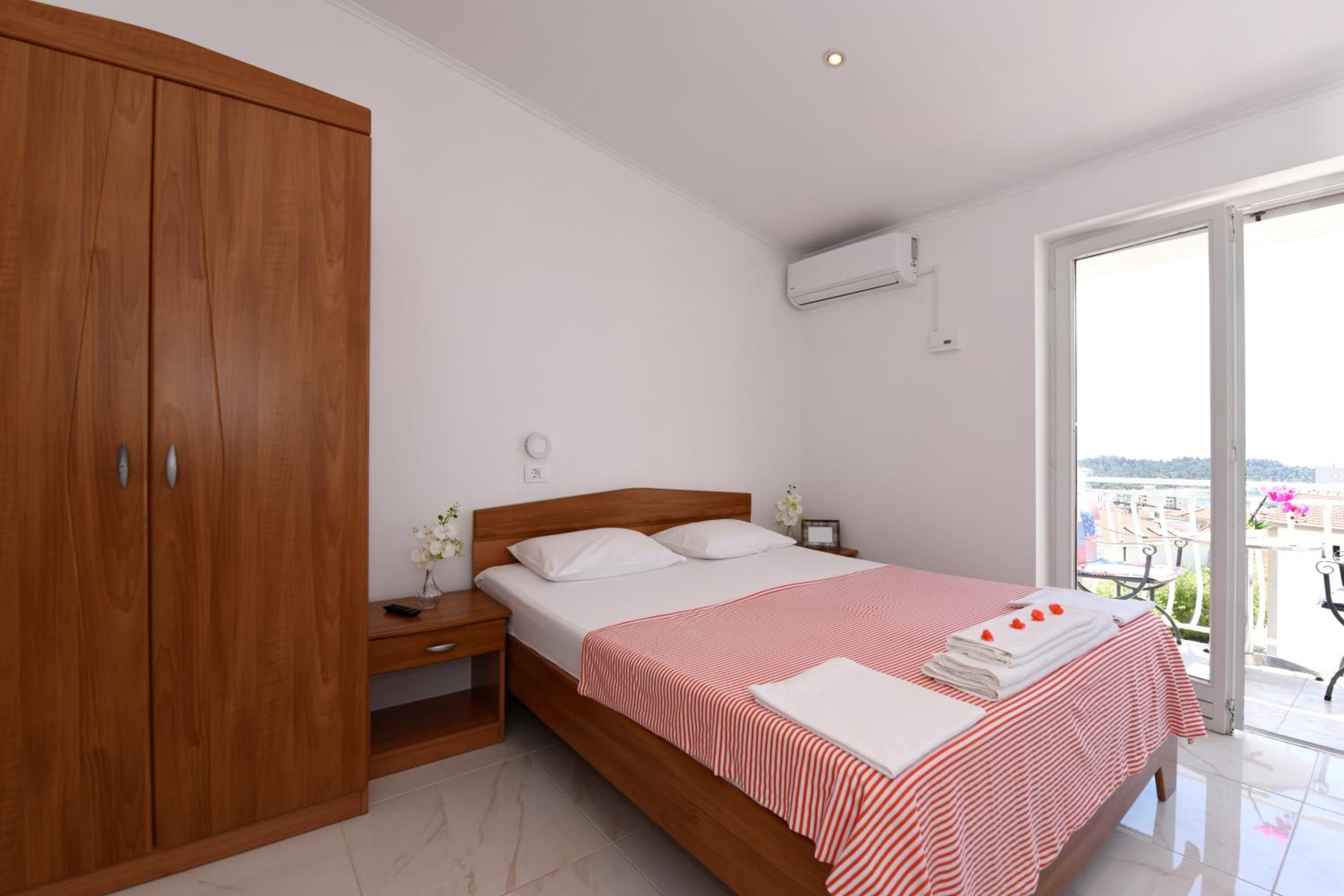 Twin Room with Sea View photo 3