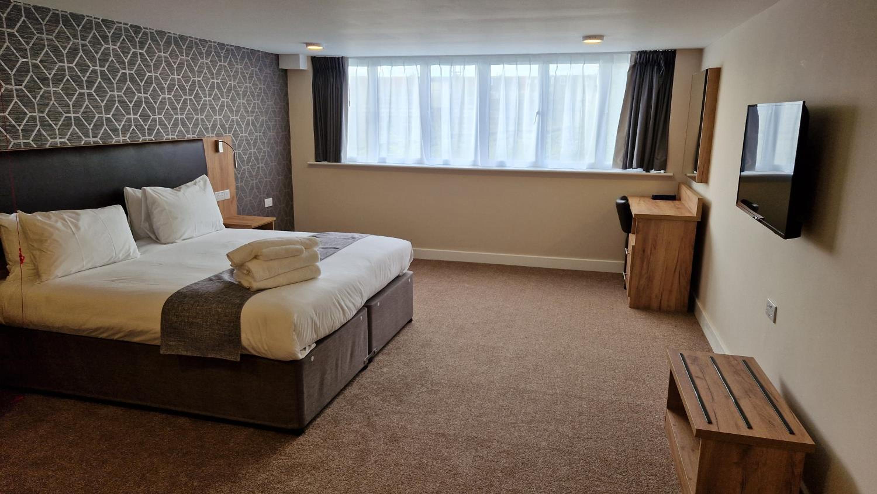 Superior King Room - Disability Access photo 3