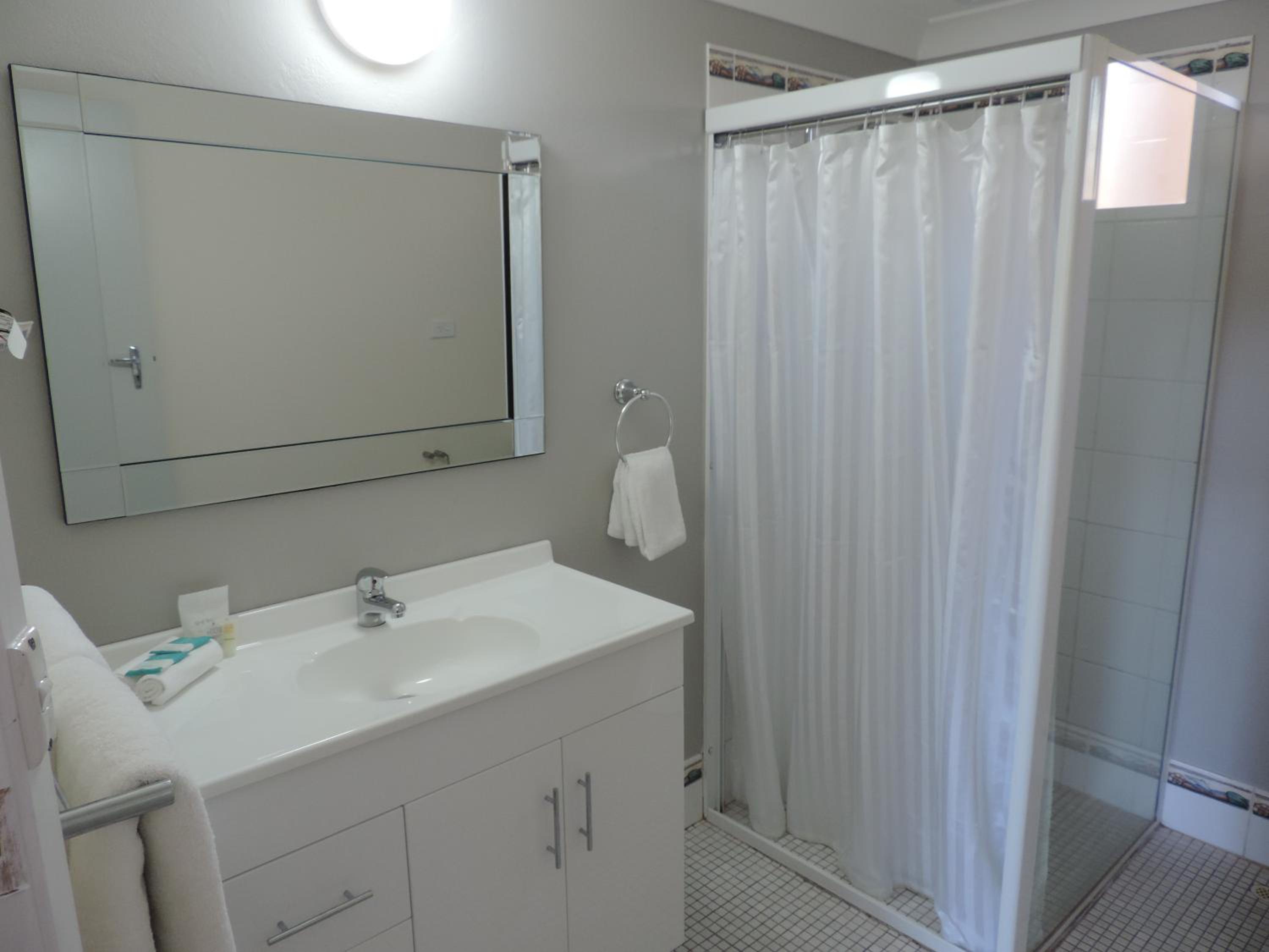 One-Bedroom Suite - Photo 2