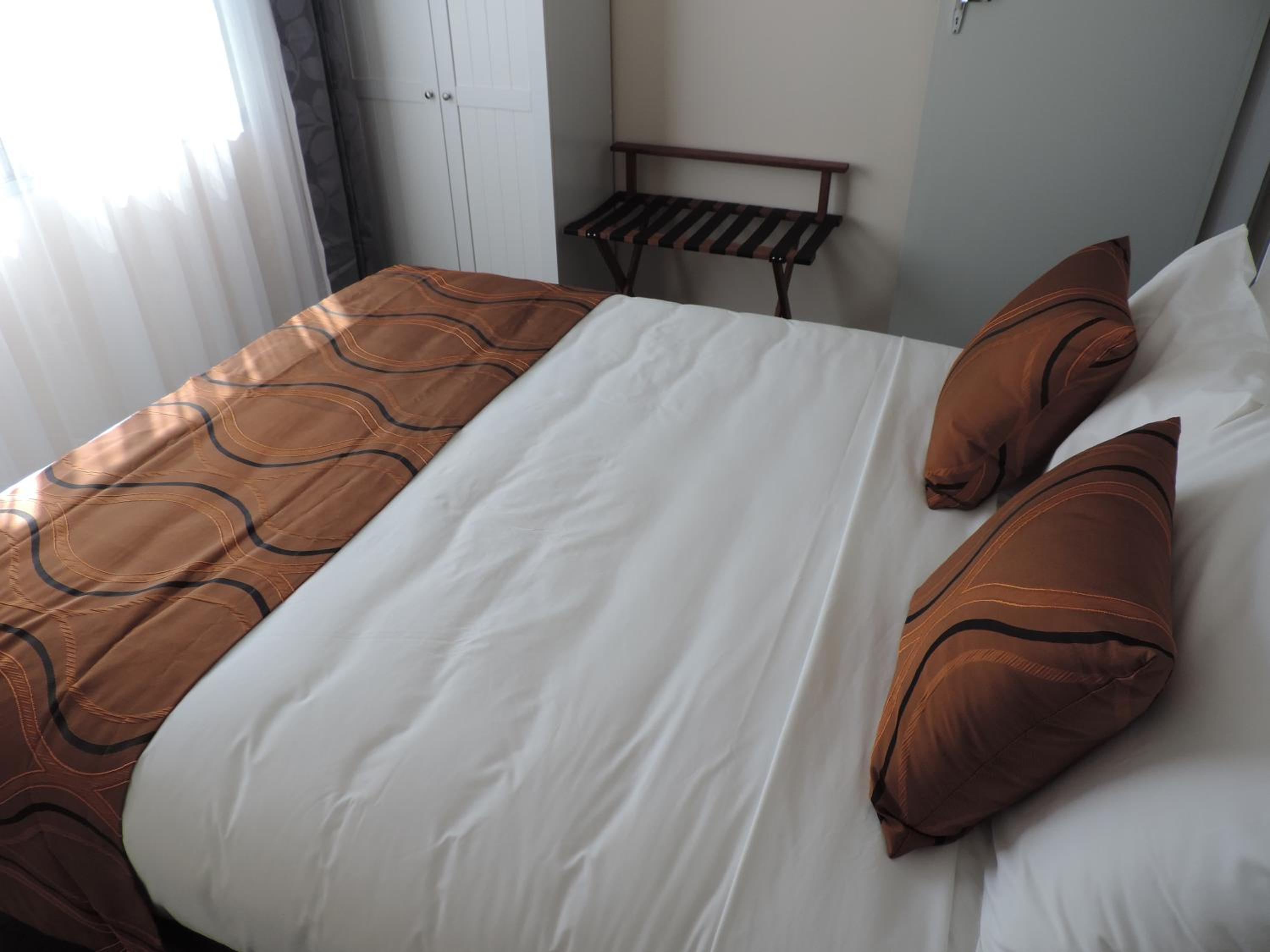 One-Bedroom Suite - Photo 3
