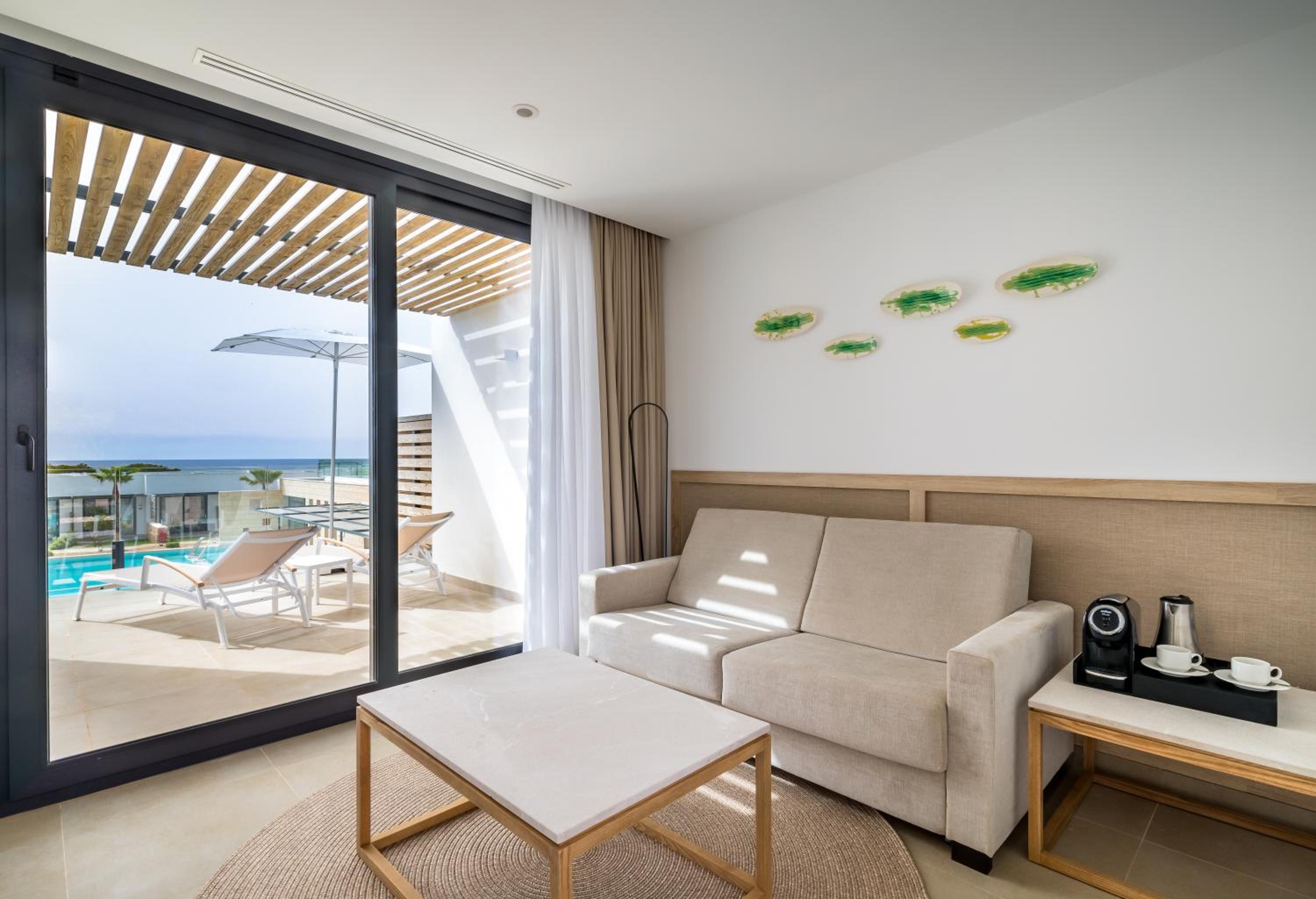 Suite Junior con Vista al Mar (2 adultos + 1 niño)