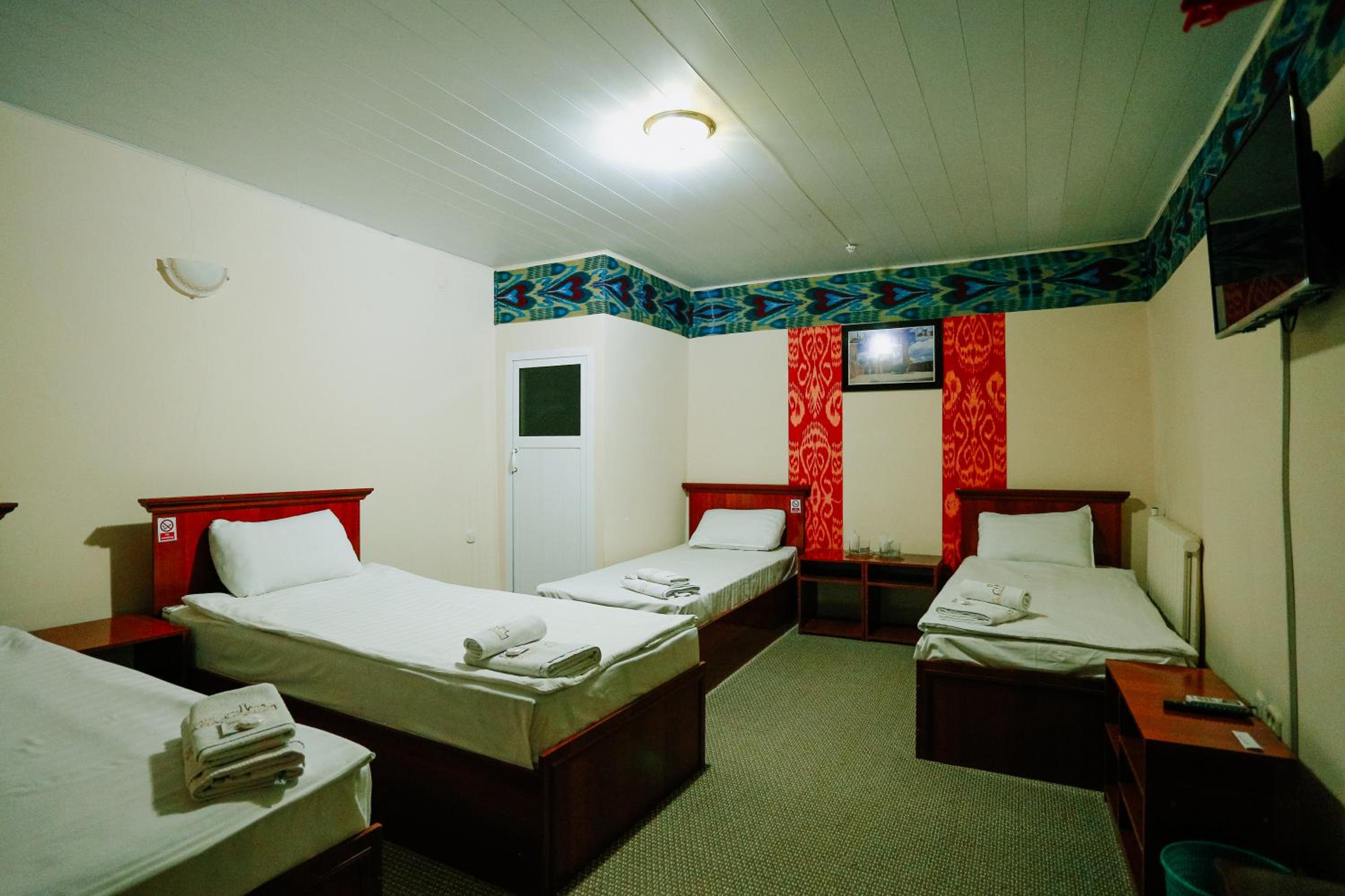 Quadruple Room with Private Bathroom photo 2