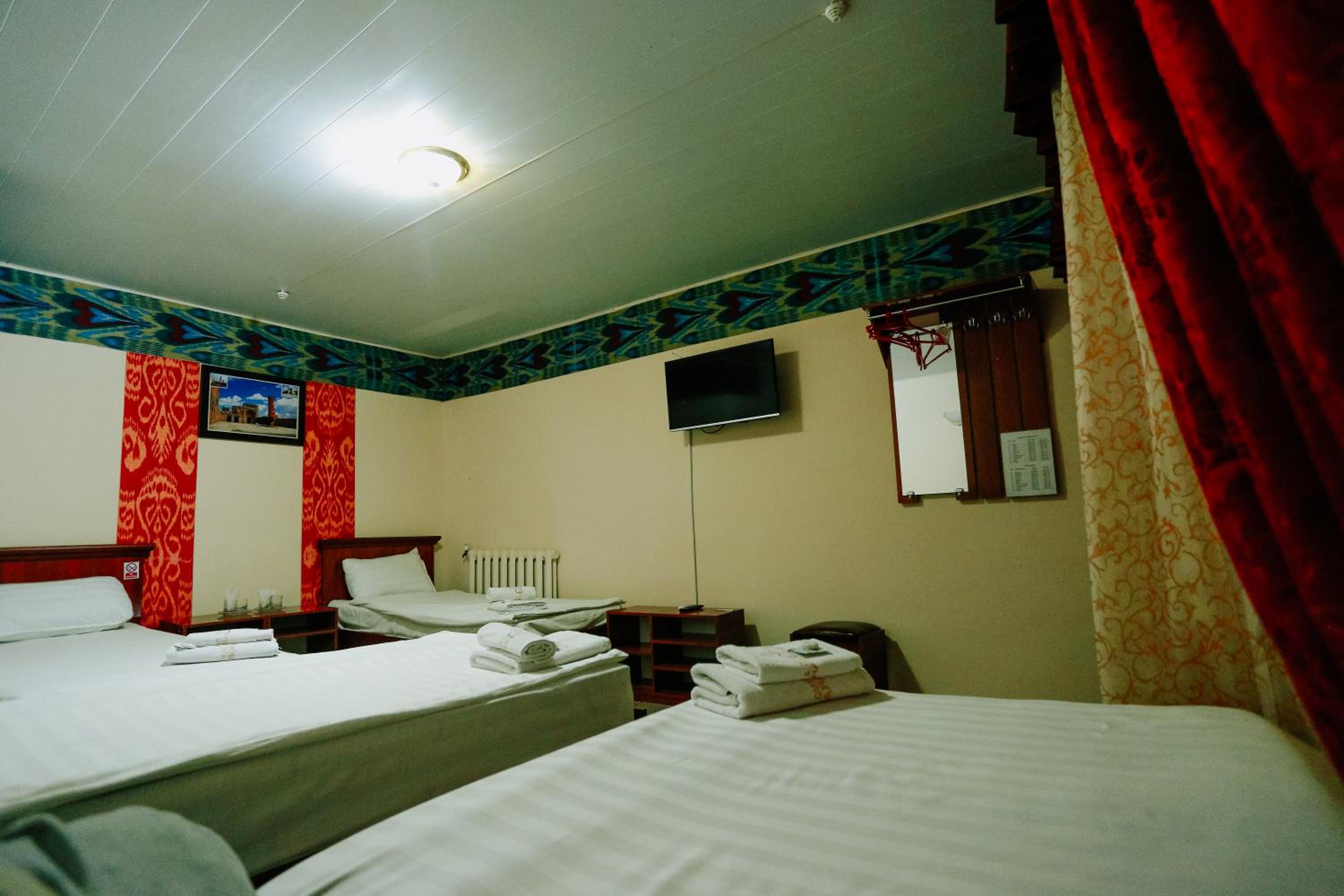 Quadruple Room with Private Bathroom photo 3