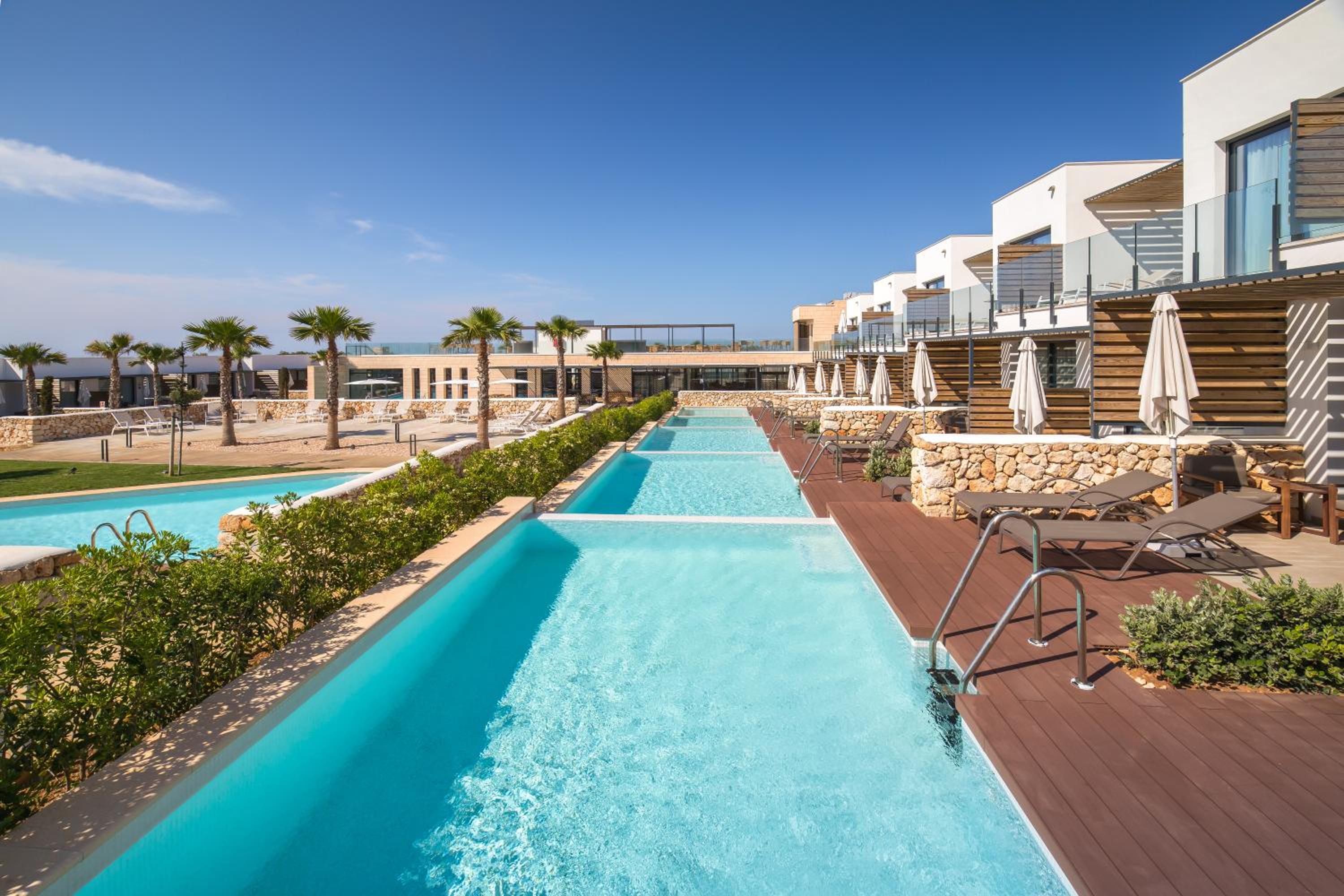 Junior Suite with Semi-Private Pool - Photo 6