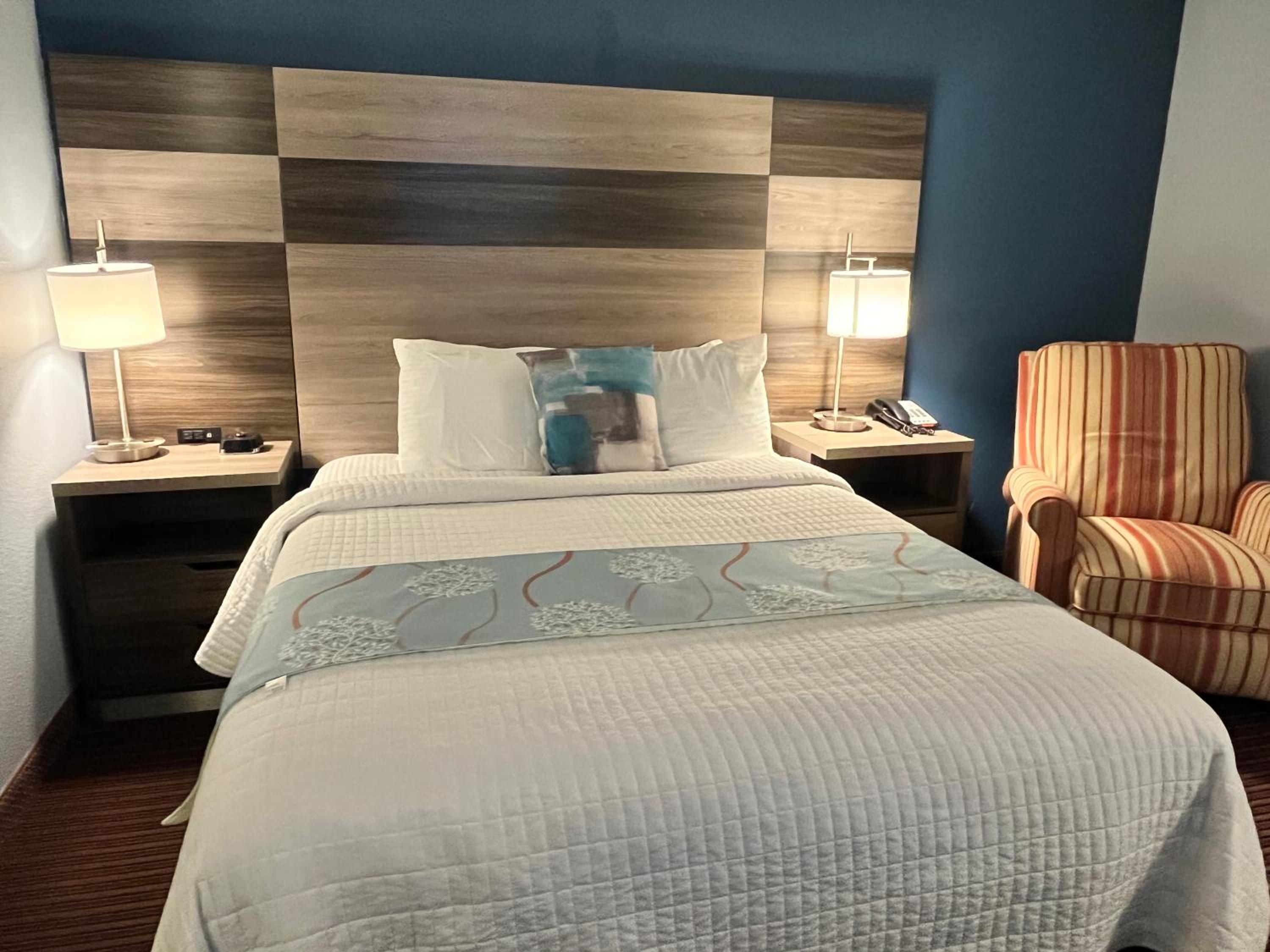 Queen Room - Photo 2