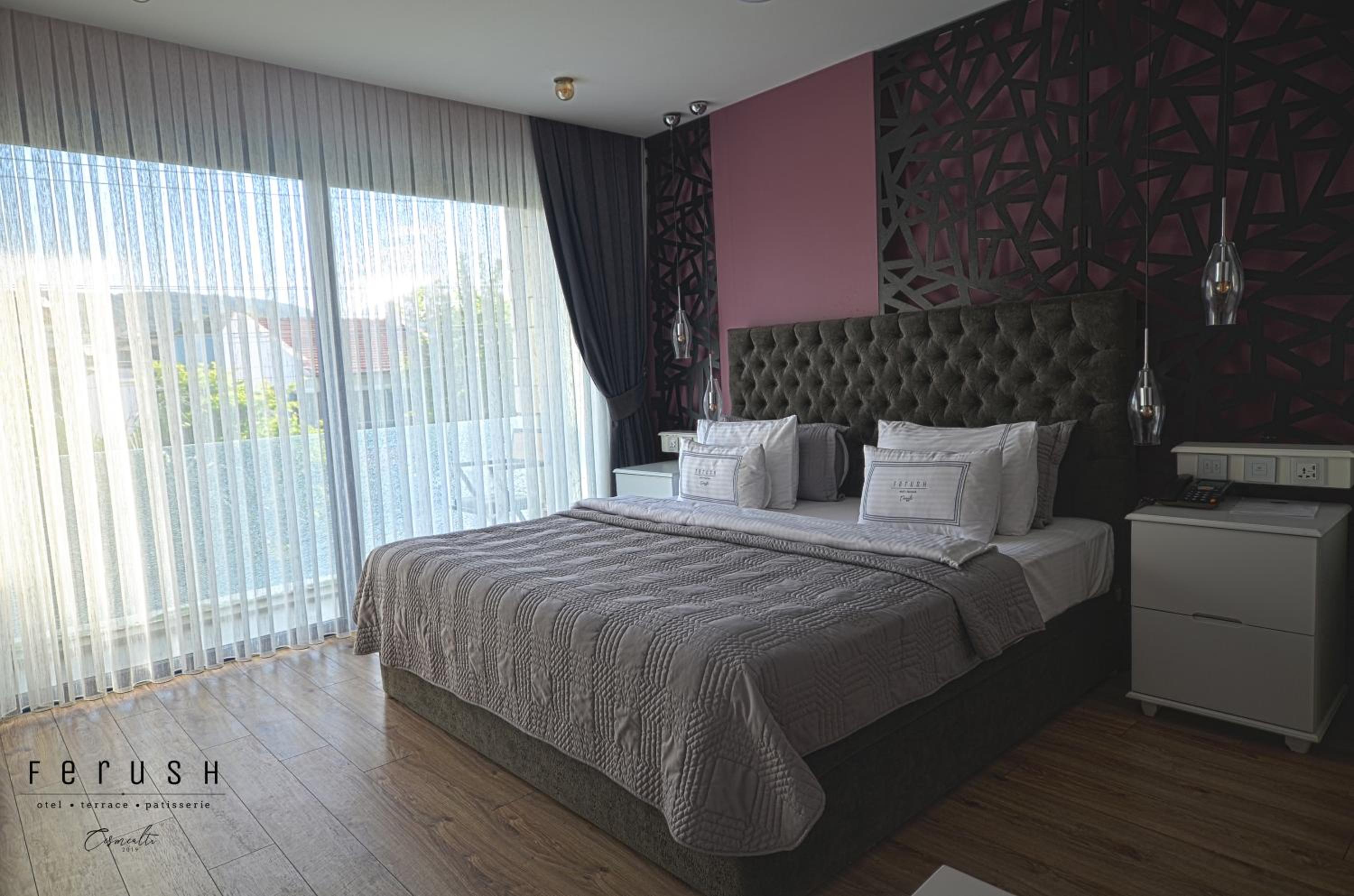 Family Suite with Balcony - Photo 10