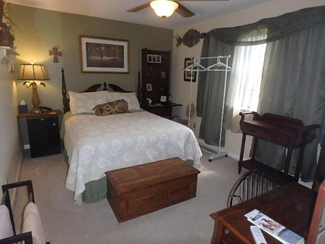 Queen Room photo 3