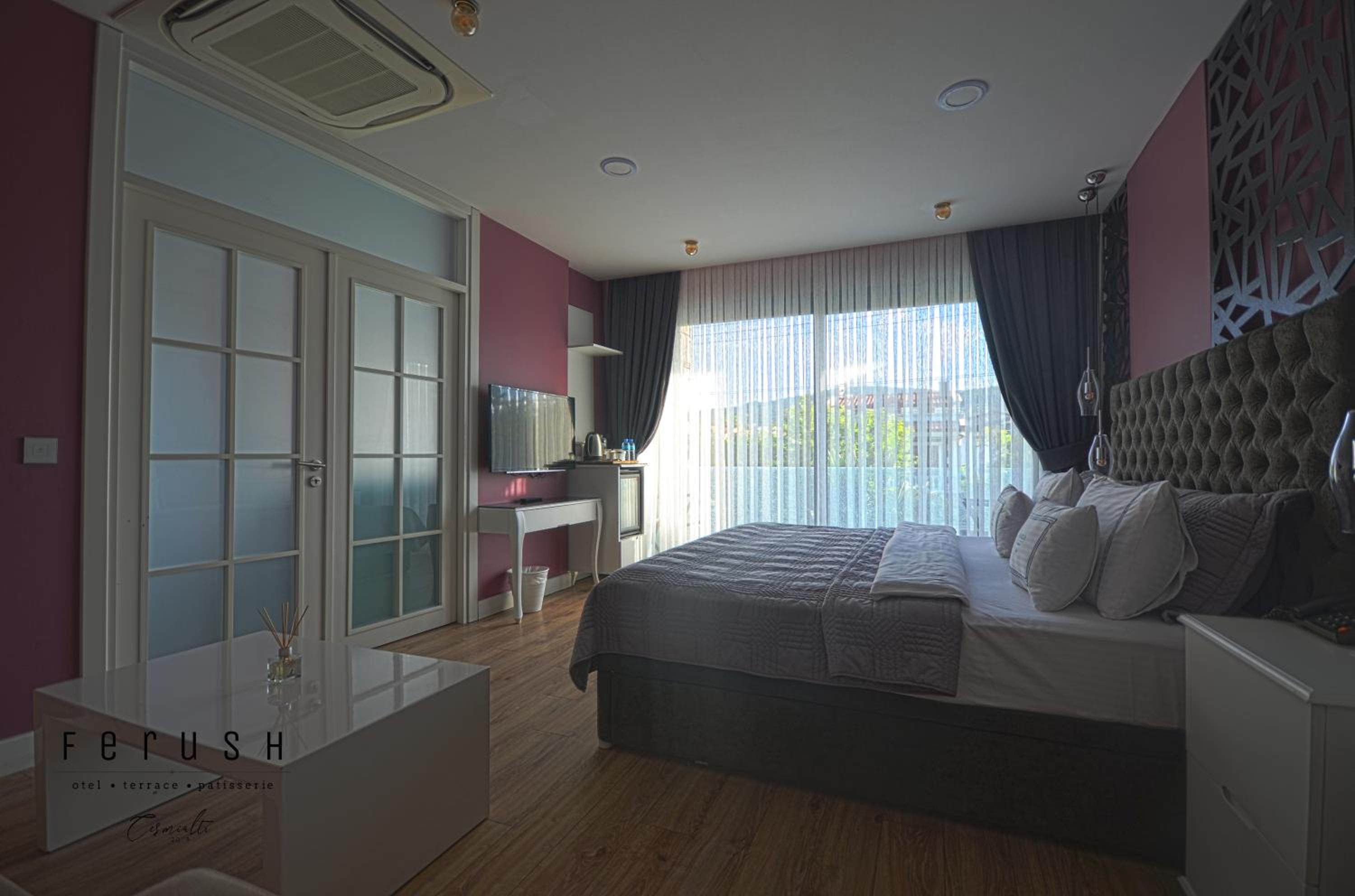 Family Suite with Balcony - Photo 1