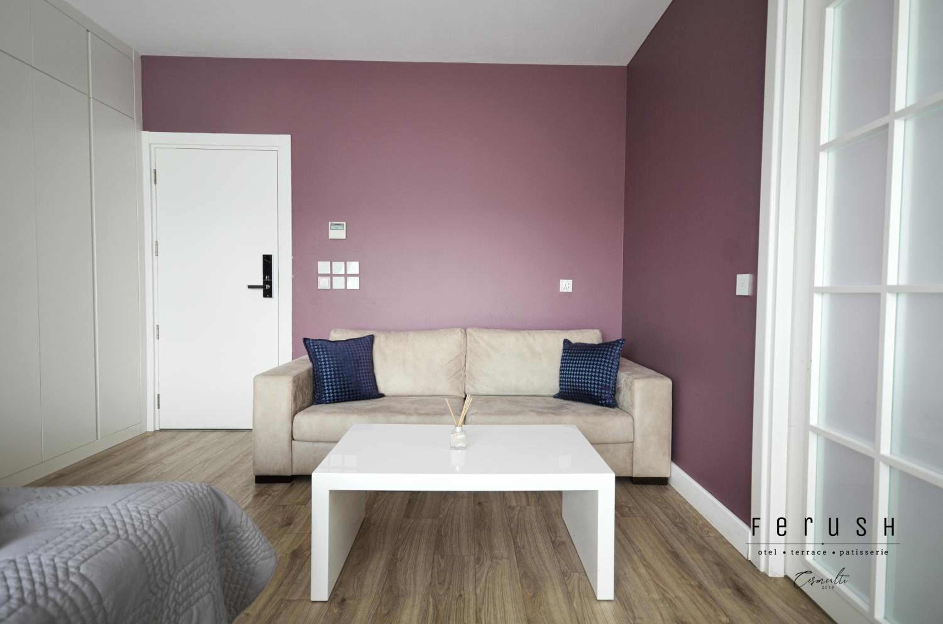 Family Suite with Balcony - Photo 8