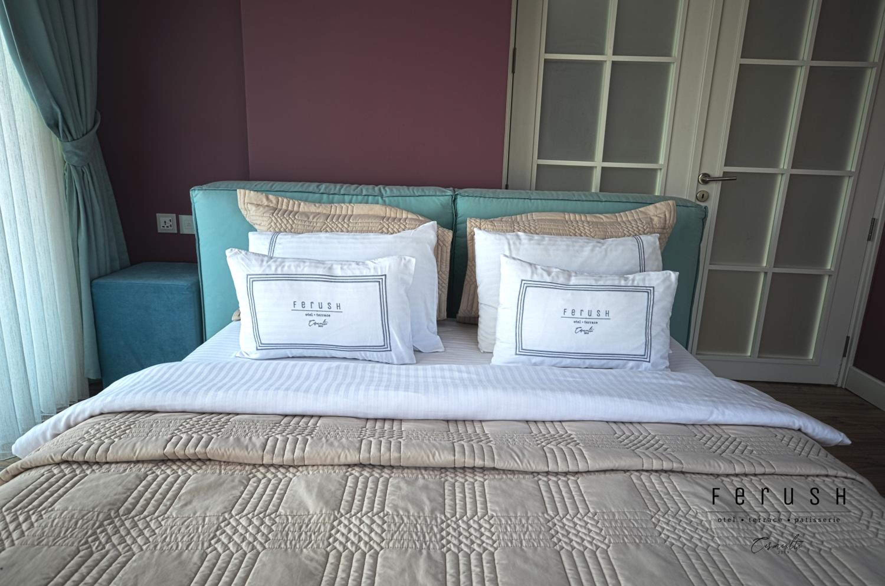 Family Suite with Balcony - Photo 9