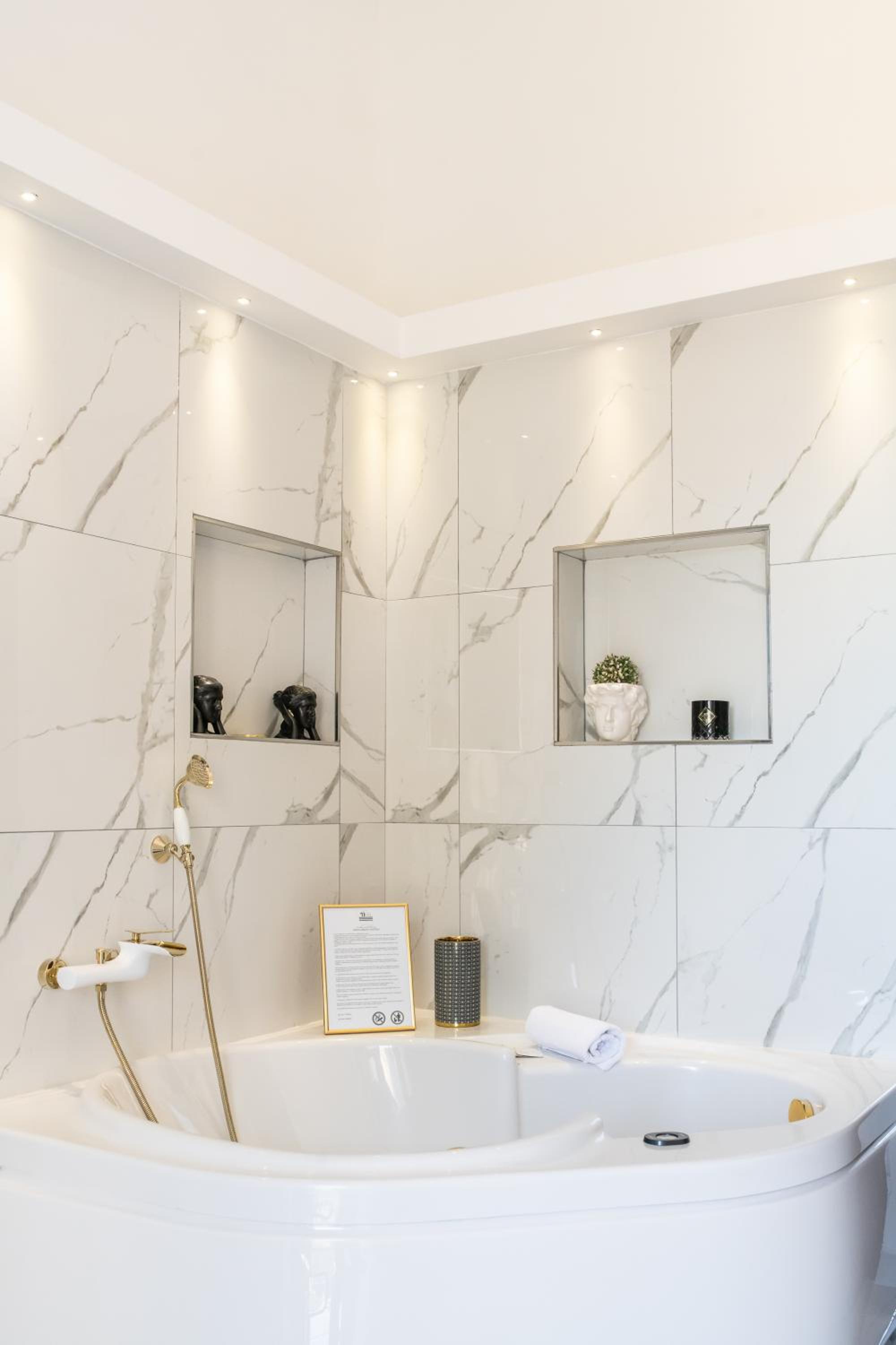 King Room with Spa Bath - Photo 19