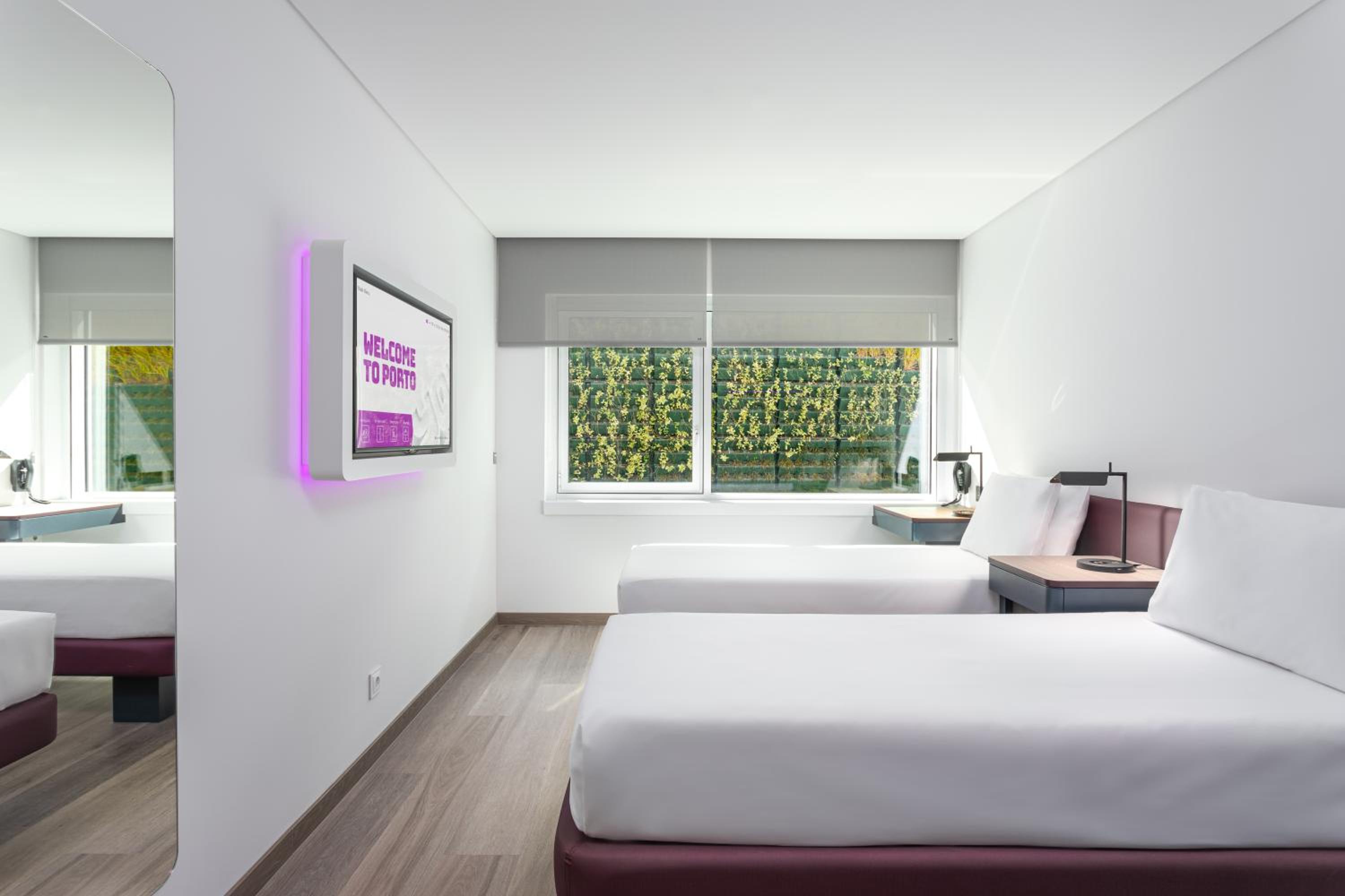 Premium Twin Room - Photo 1