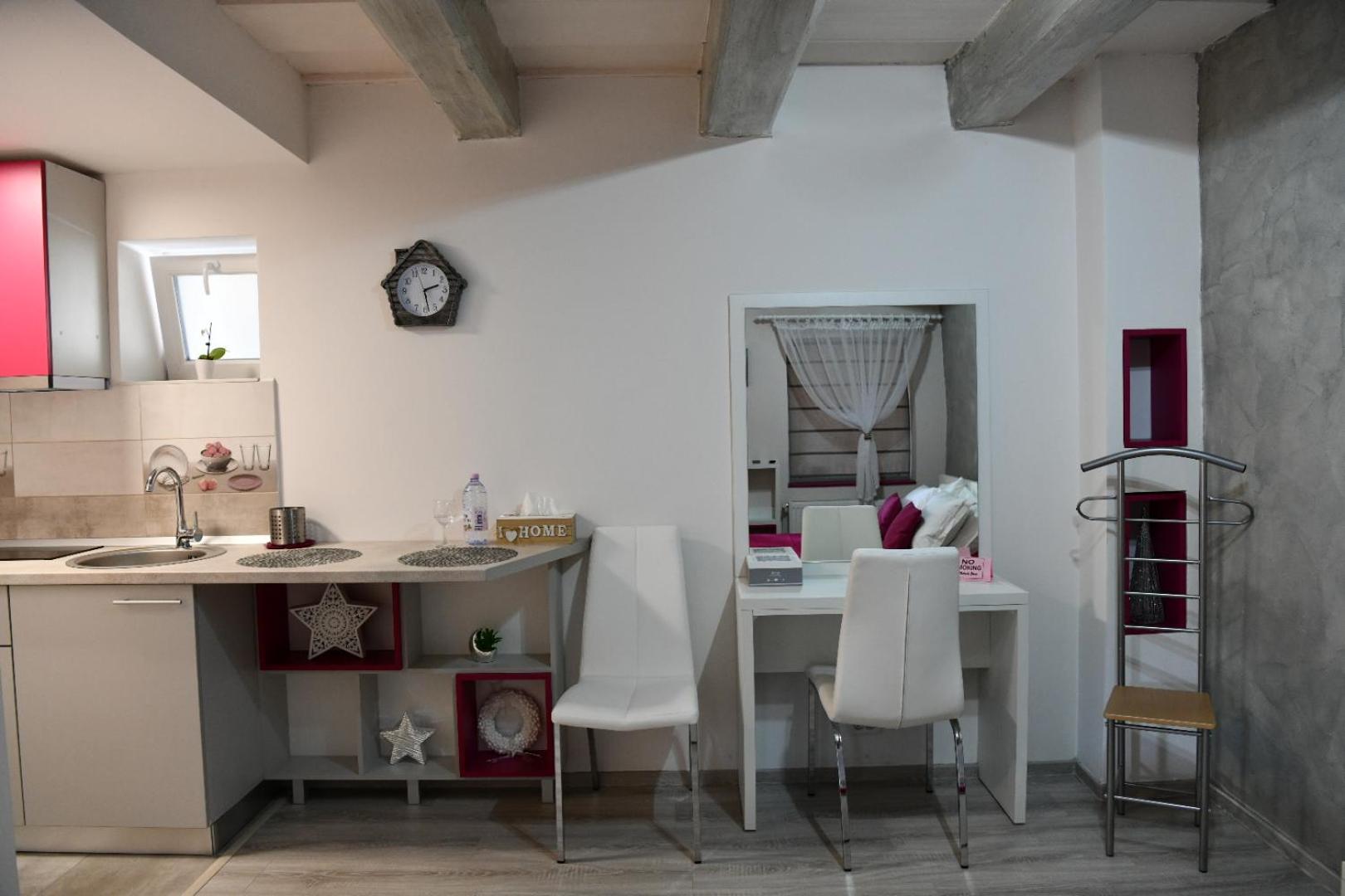 Studio Apartment - Photo 16