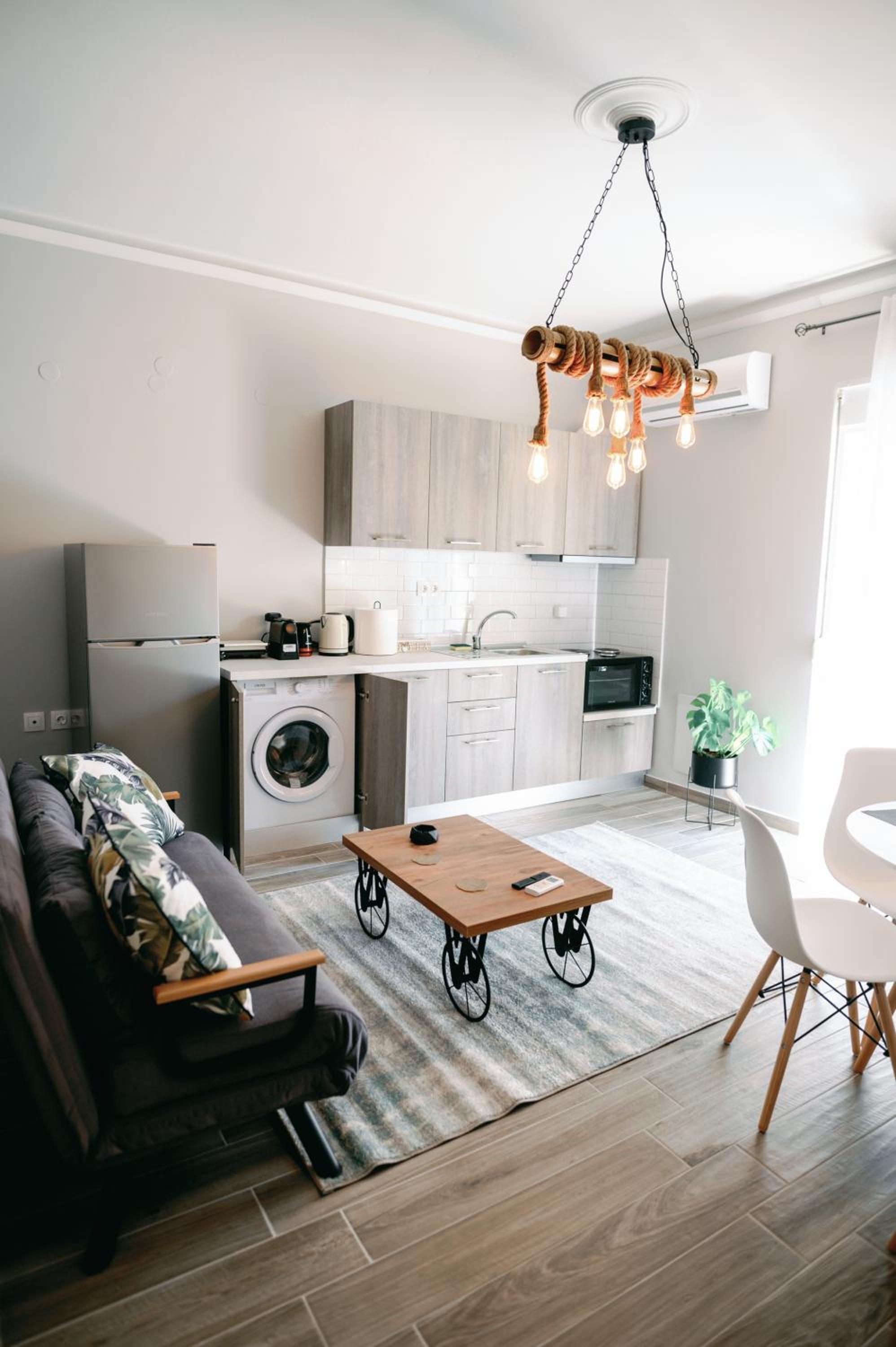 One-Bedroom Apartment - Photo 7