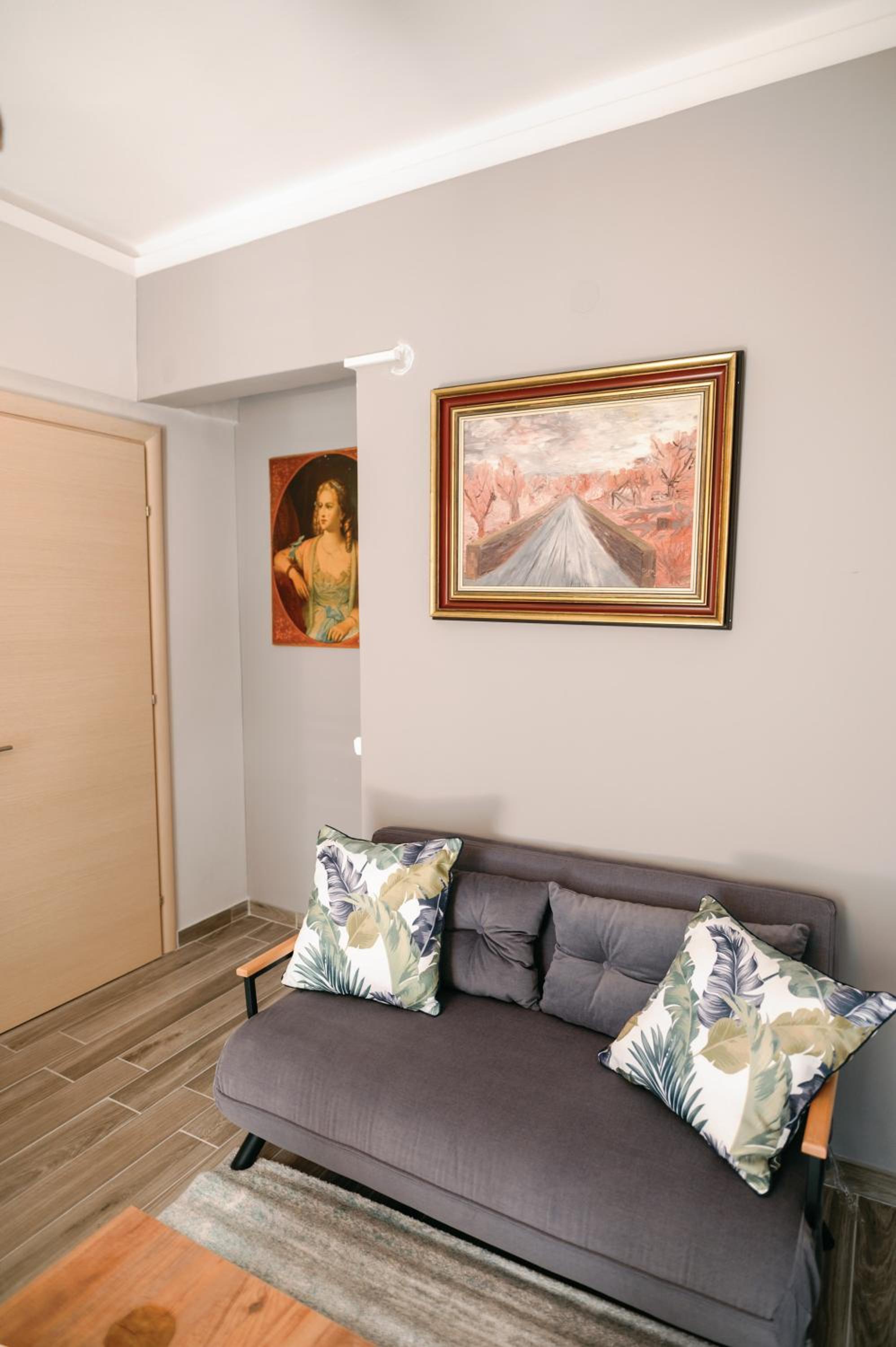 One-Bedroom Apartment - Photo 5