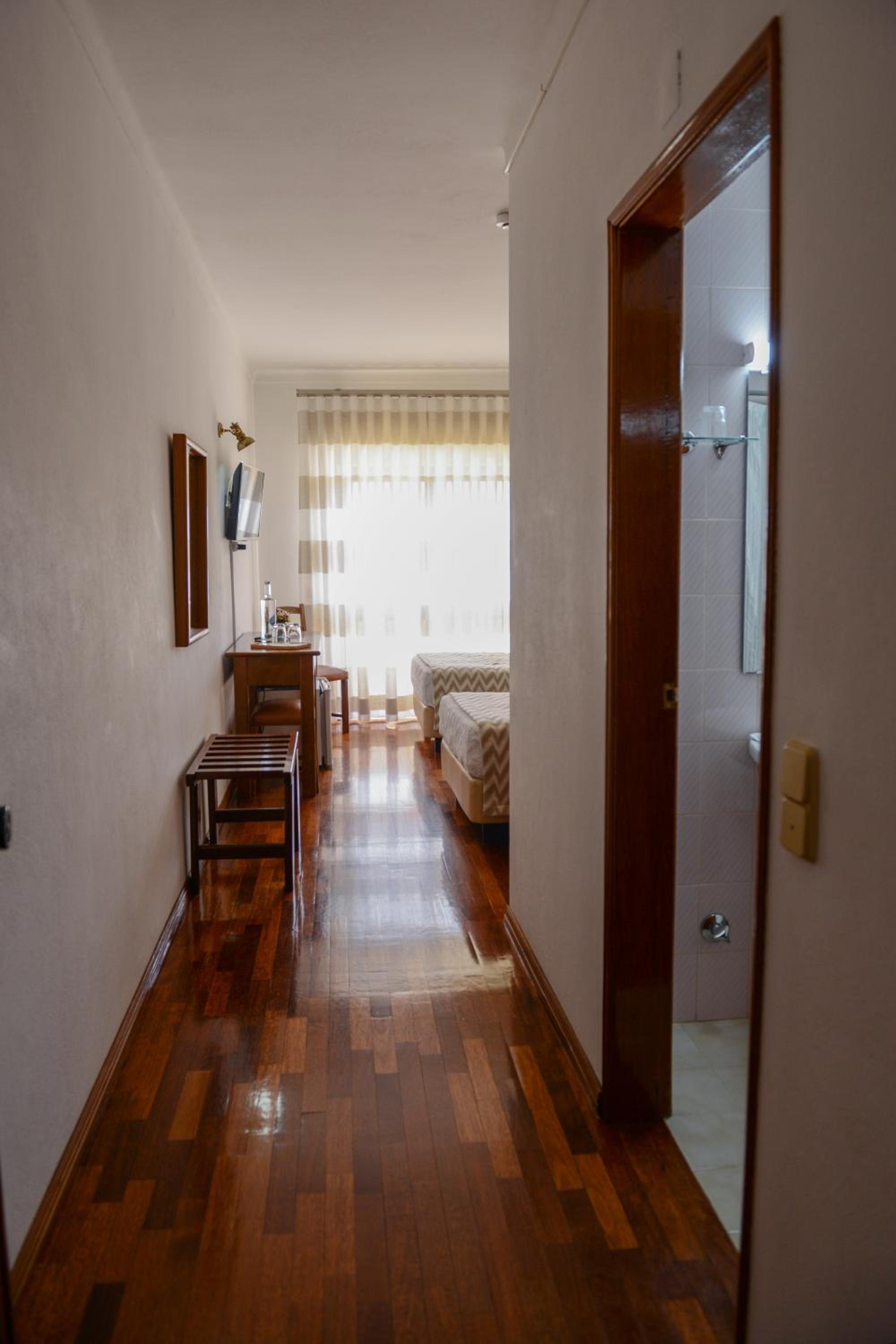 Twin Room - Photo 2