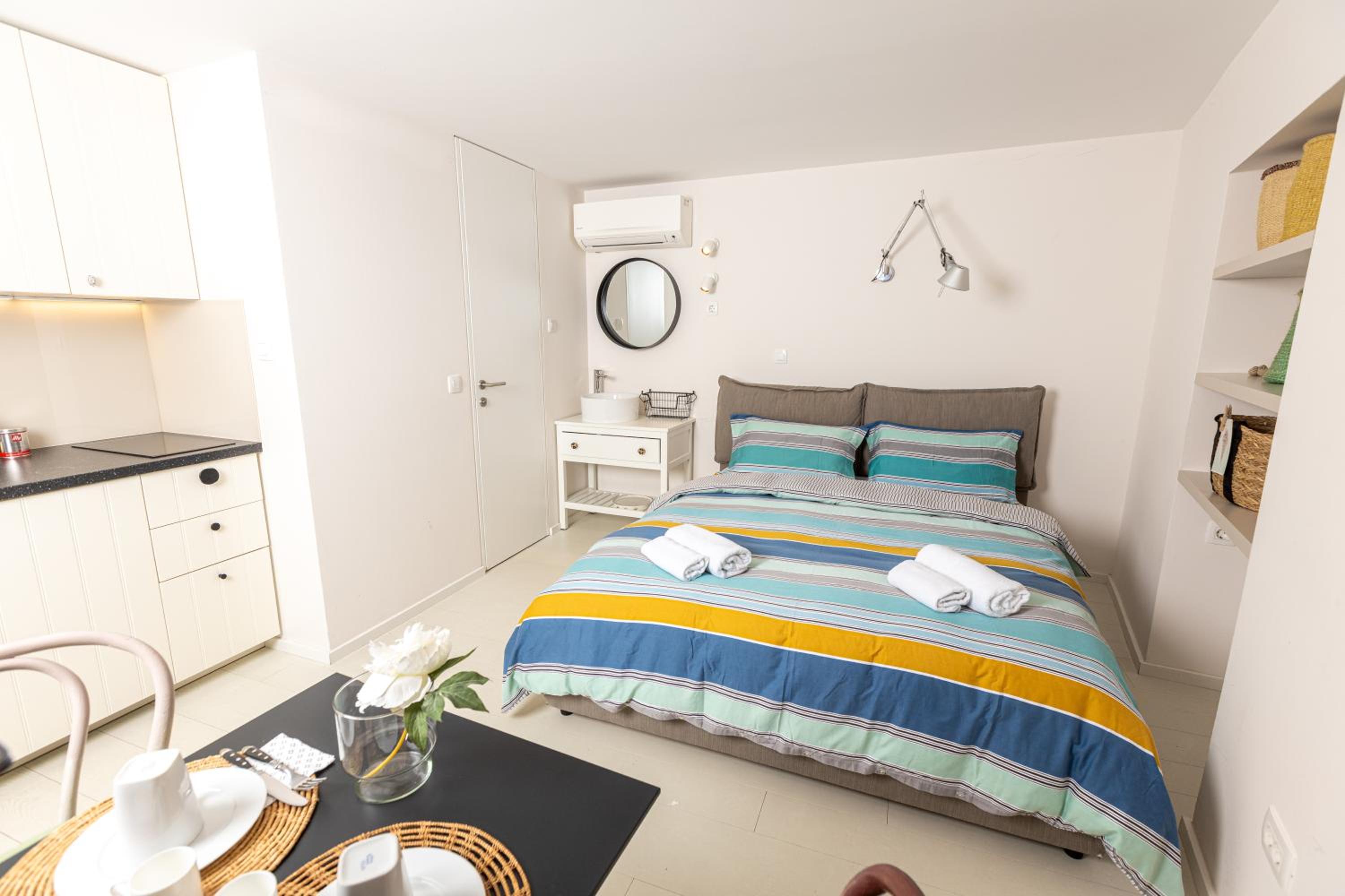Studio Apartment photo 1