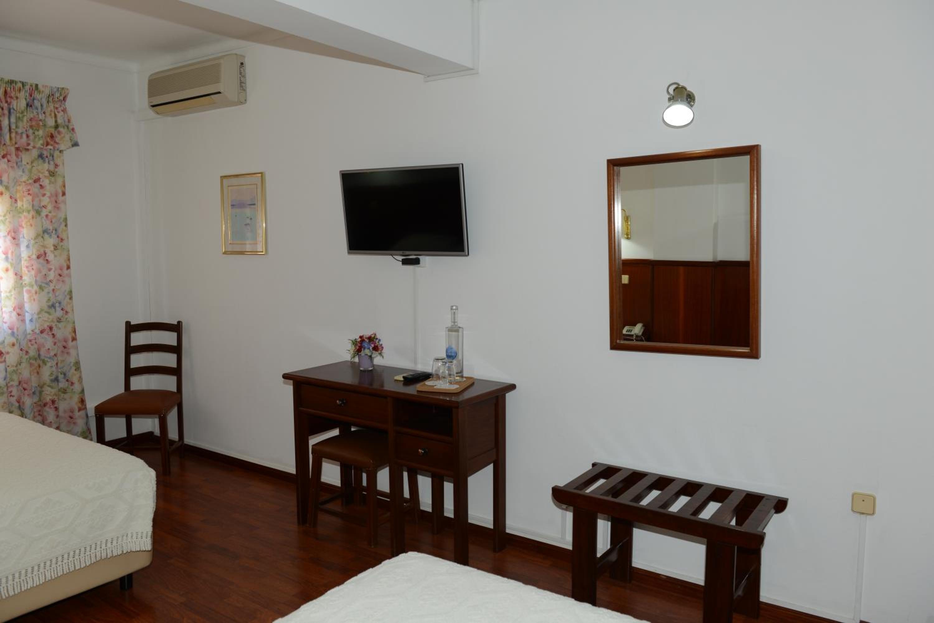 Triple Room with Double Bed - Photo 2