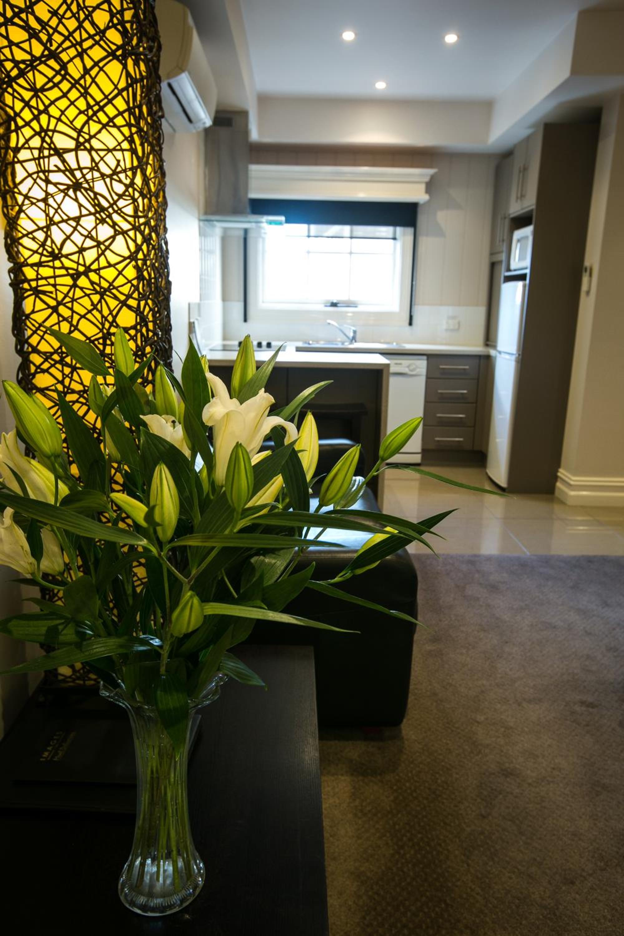 Studio Apartment(on street parking) - Photo 5