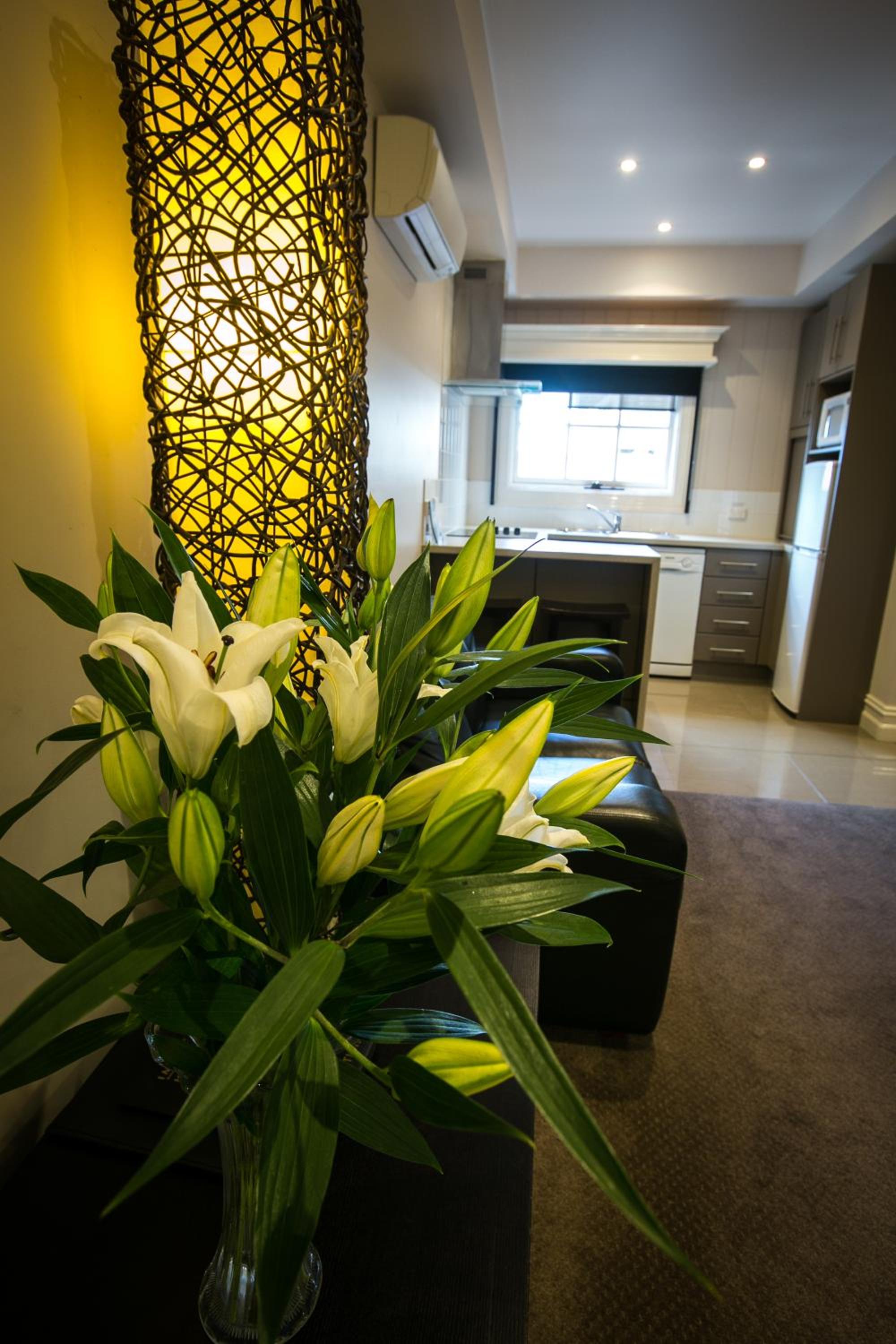 Studio Apartment(on street parking) - Photo 3