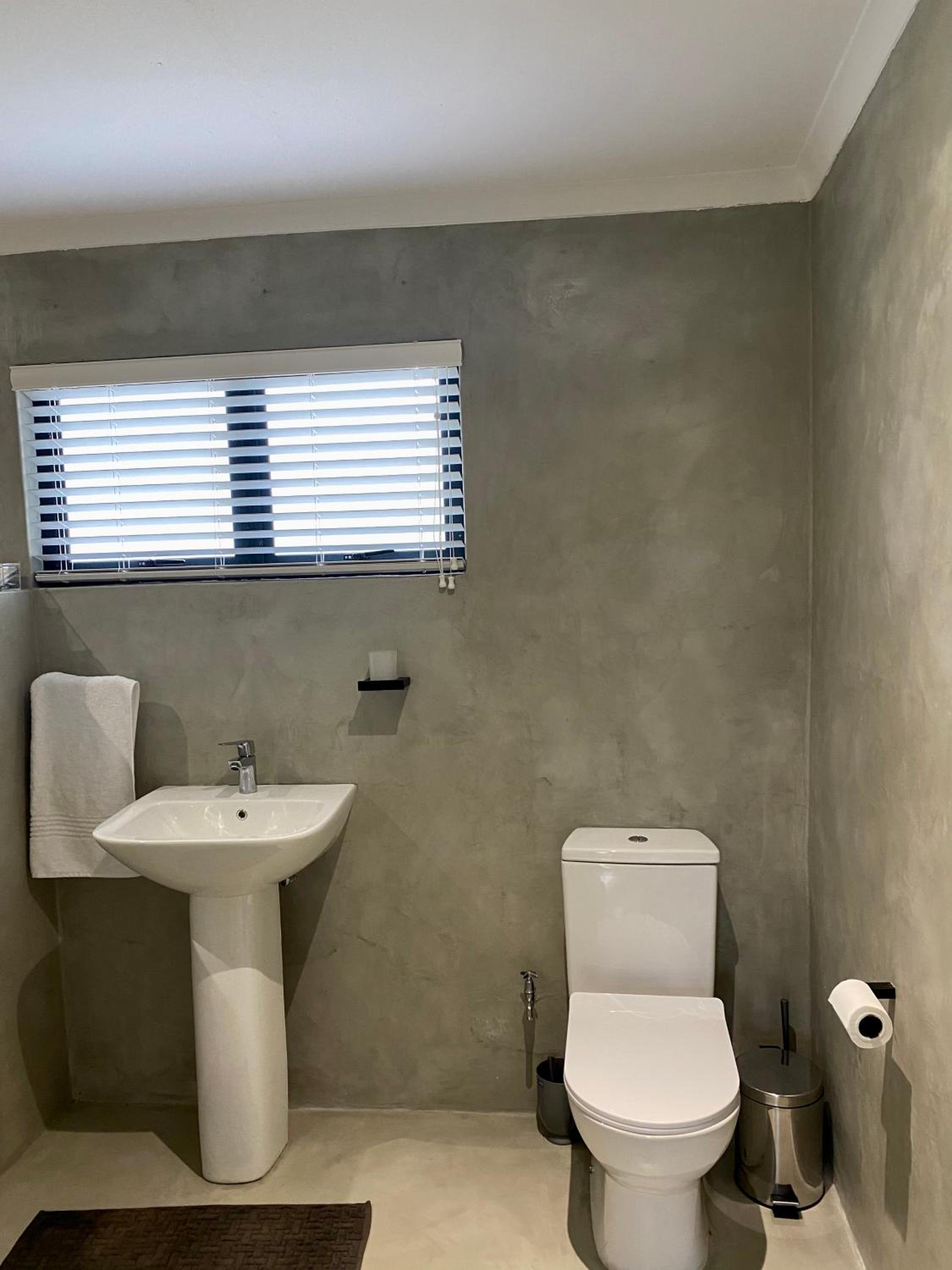 Four-Bedroom House - Photo 11