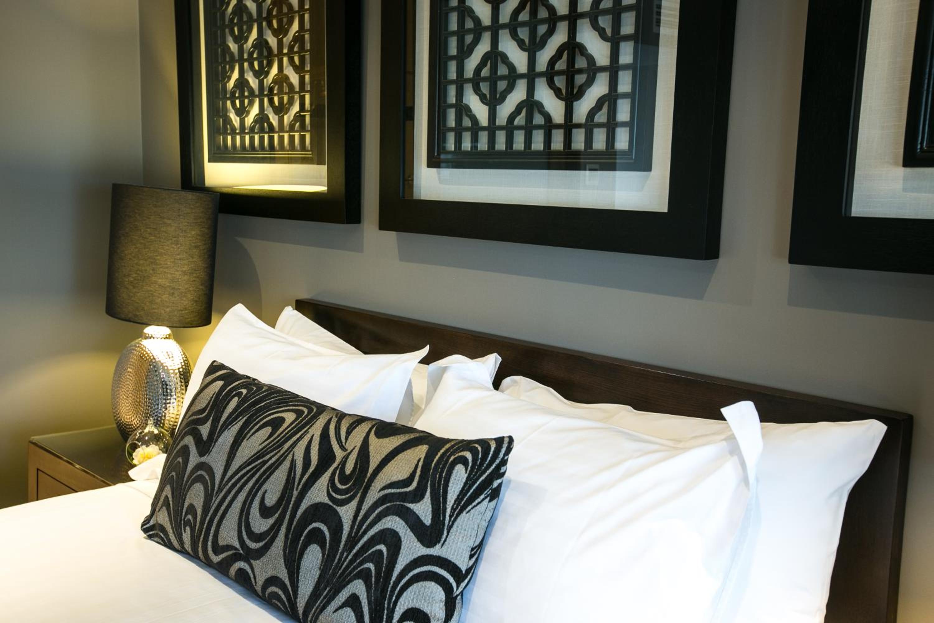Deluxe Suite with Spa Bath - Photo 6