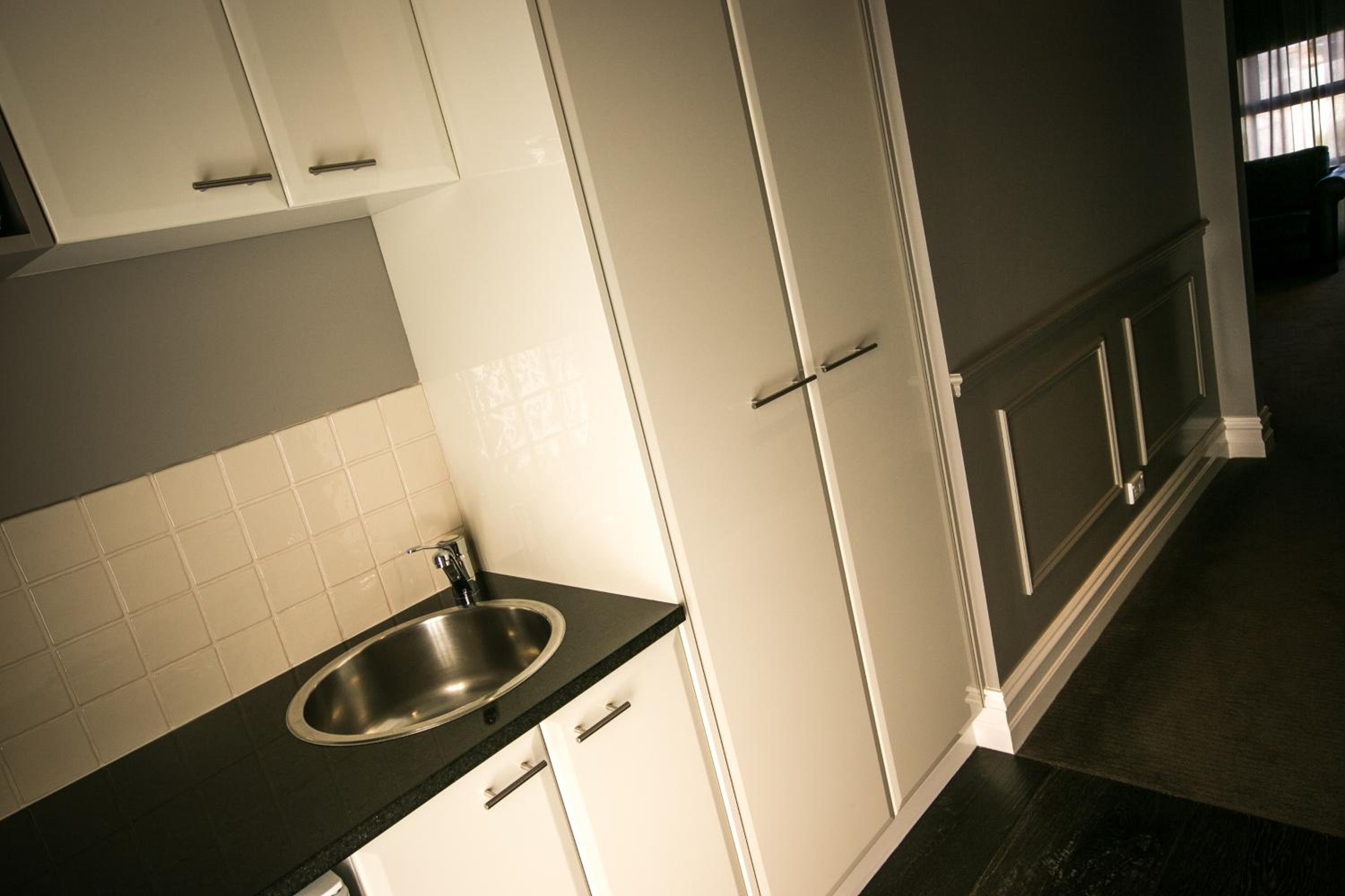 Deluxe Suite with Spa Bath - Photo 3