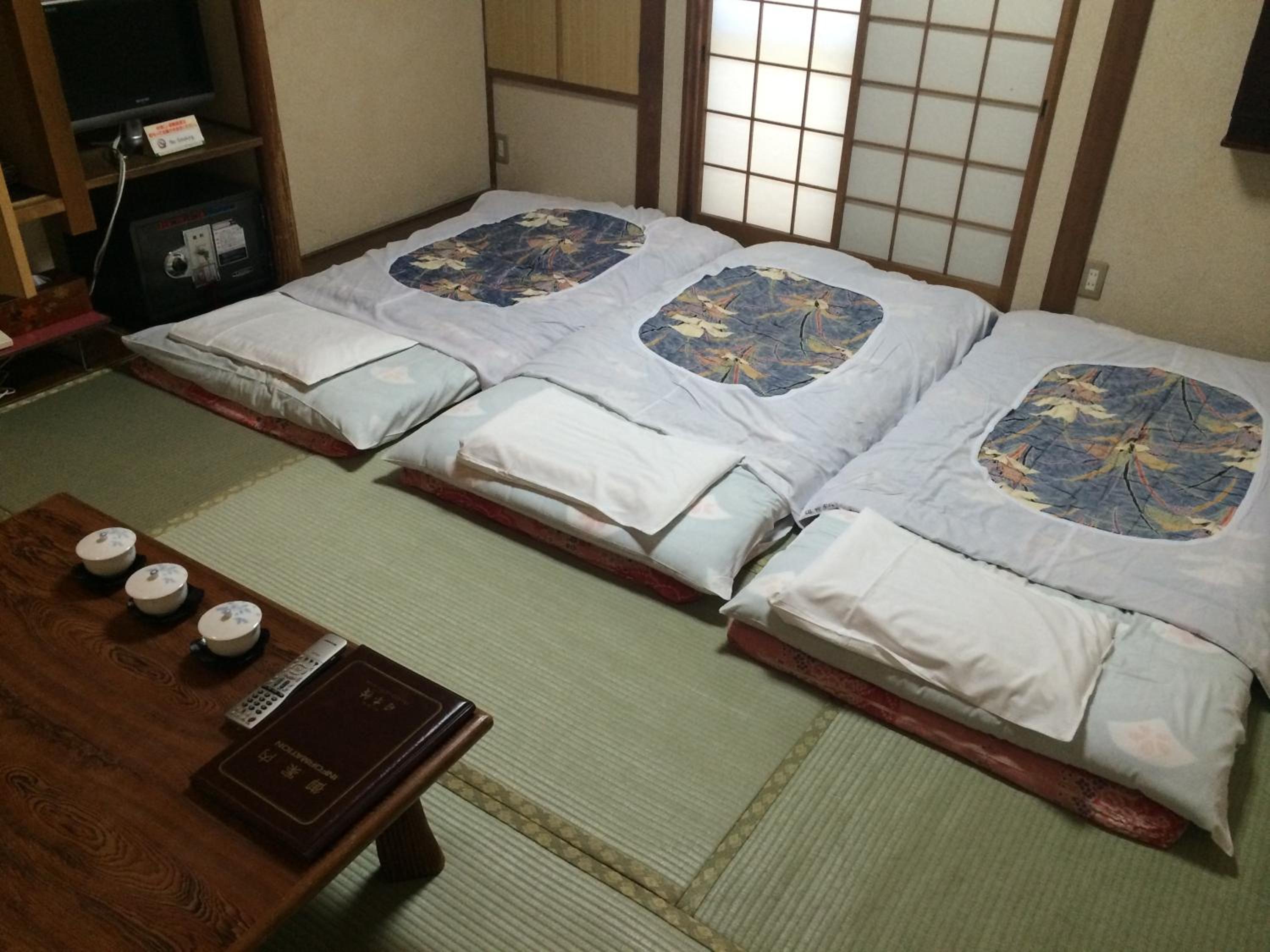 Japanese-Style Triple Room with Shared Bathroom photo 3