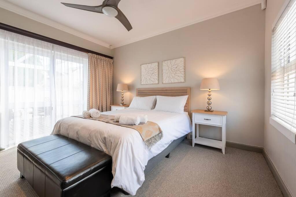 Three-Bedroom House photo 2