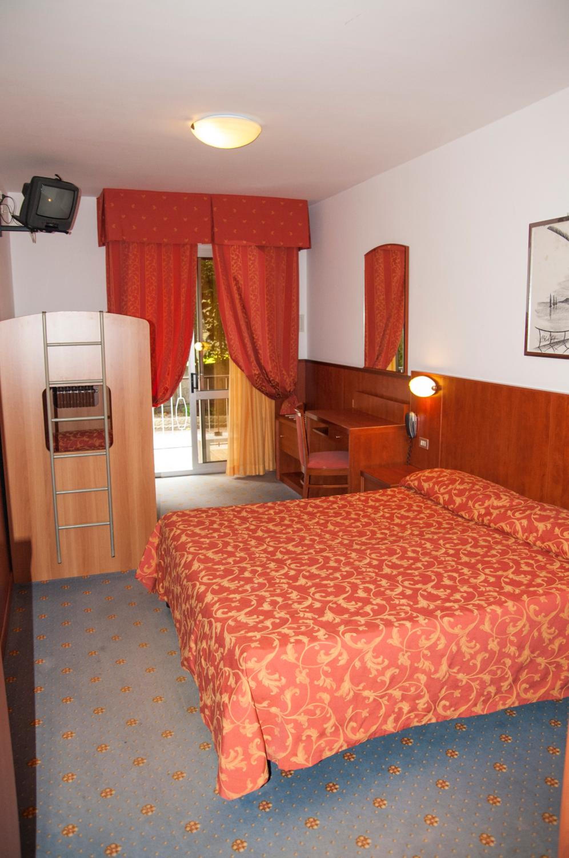 Family Quadruple Room - Photo 3