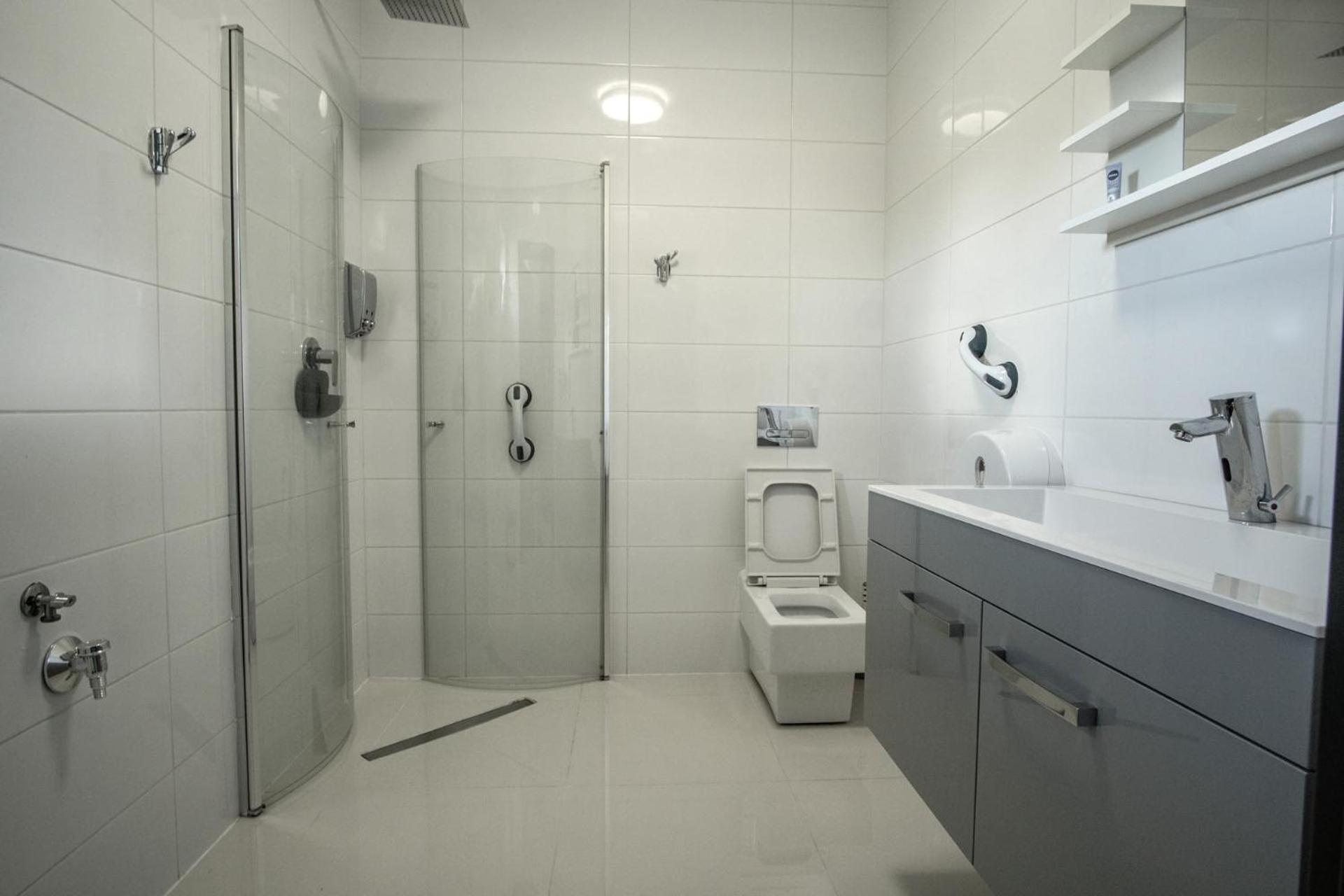 Triple Room - Disability Access - Photo 4