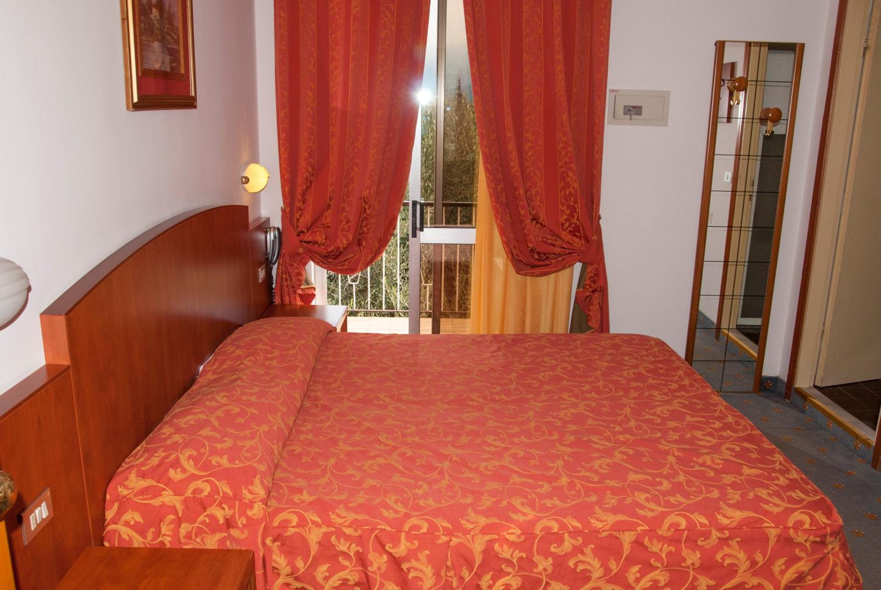 Family Quadruple Room - Photo 6