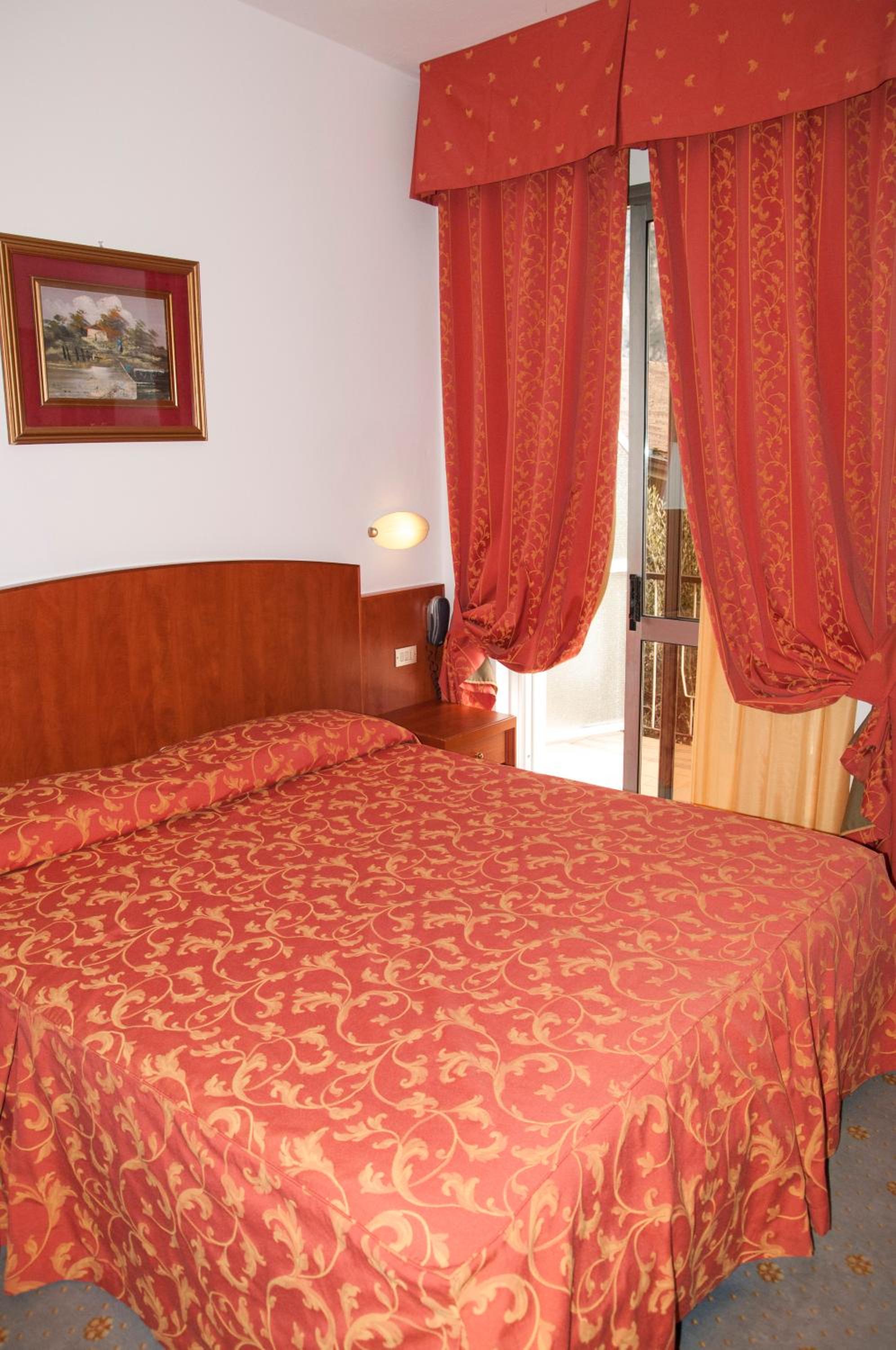 Family Quadruple Room - Photo 5