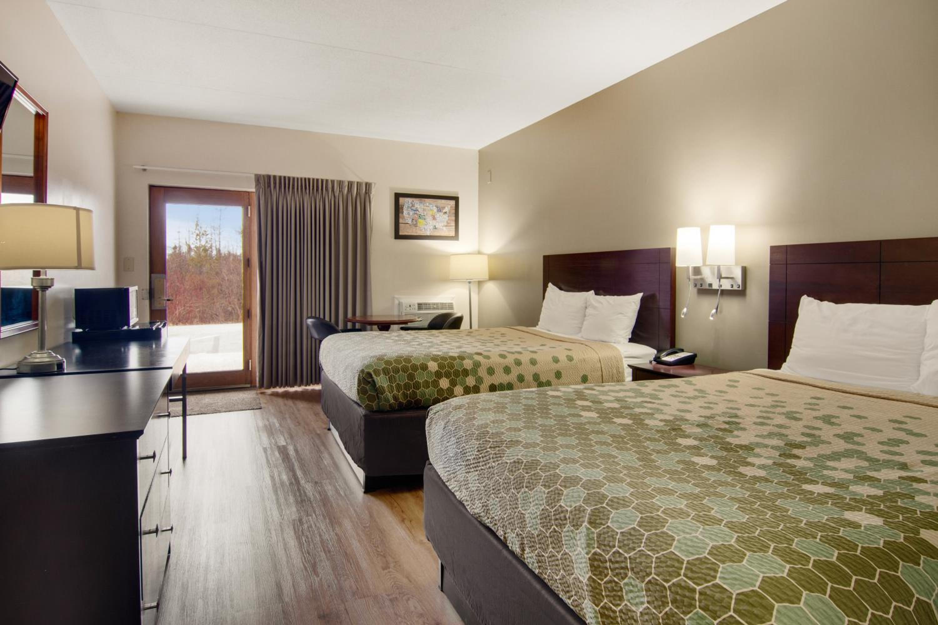 Queen Room with Two Queen Beds - Non-Smoking photo 2