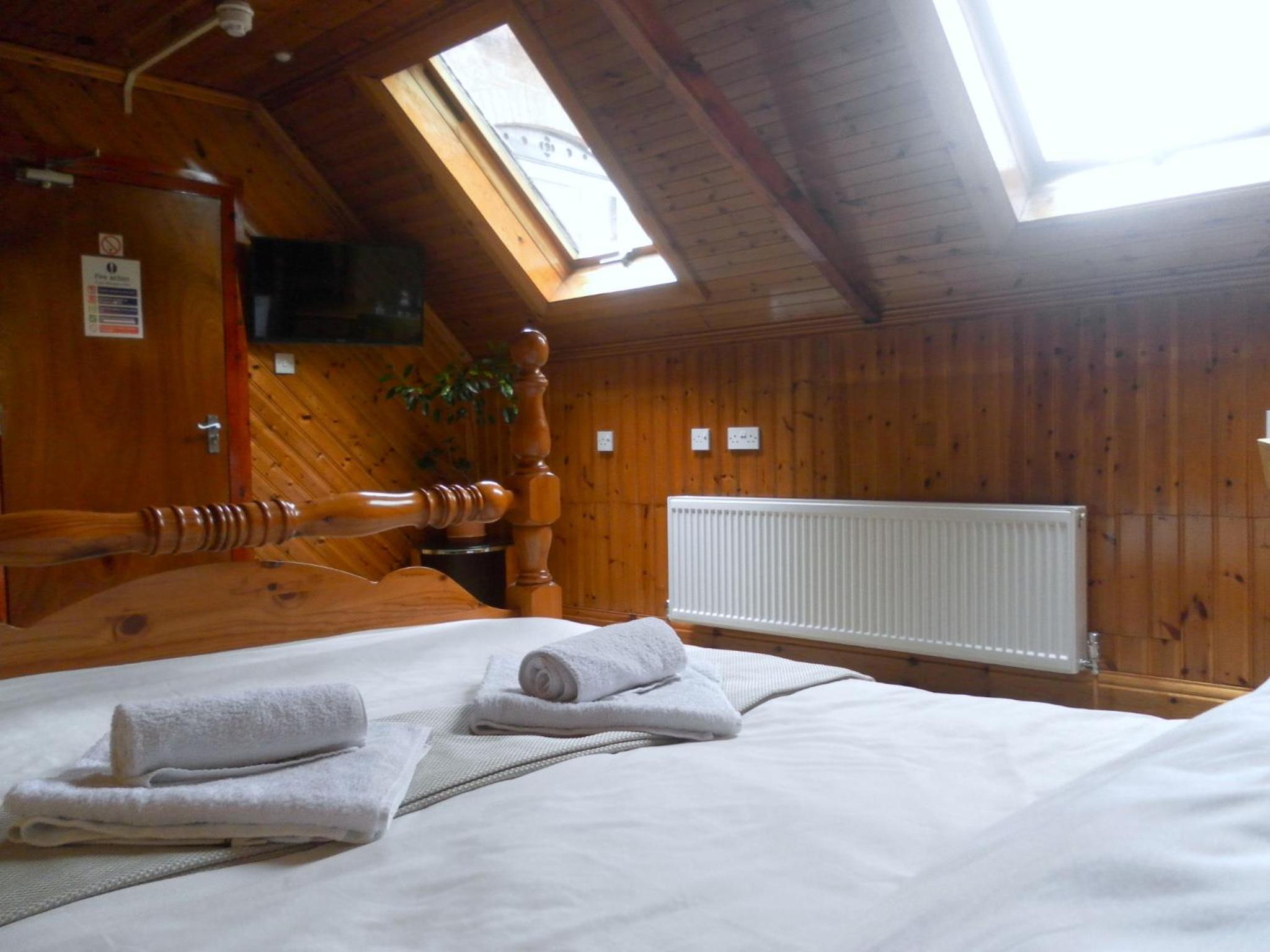 One-Bedroom Apartment - Photo 3