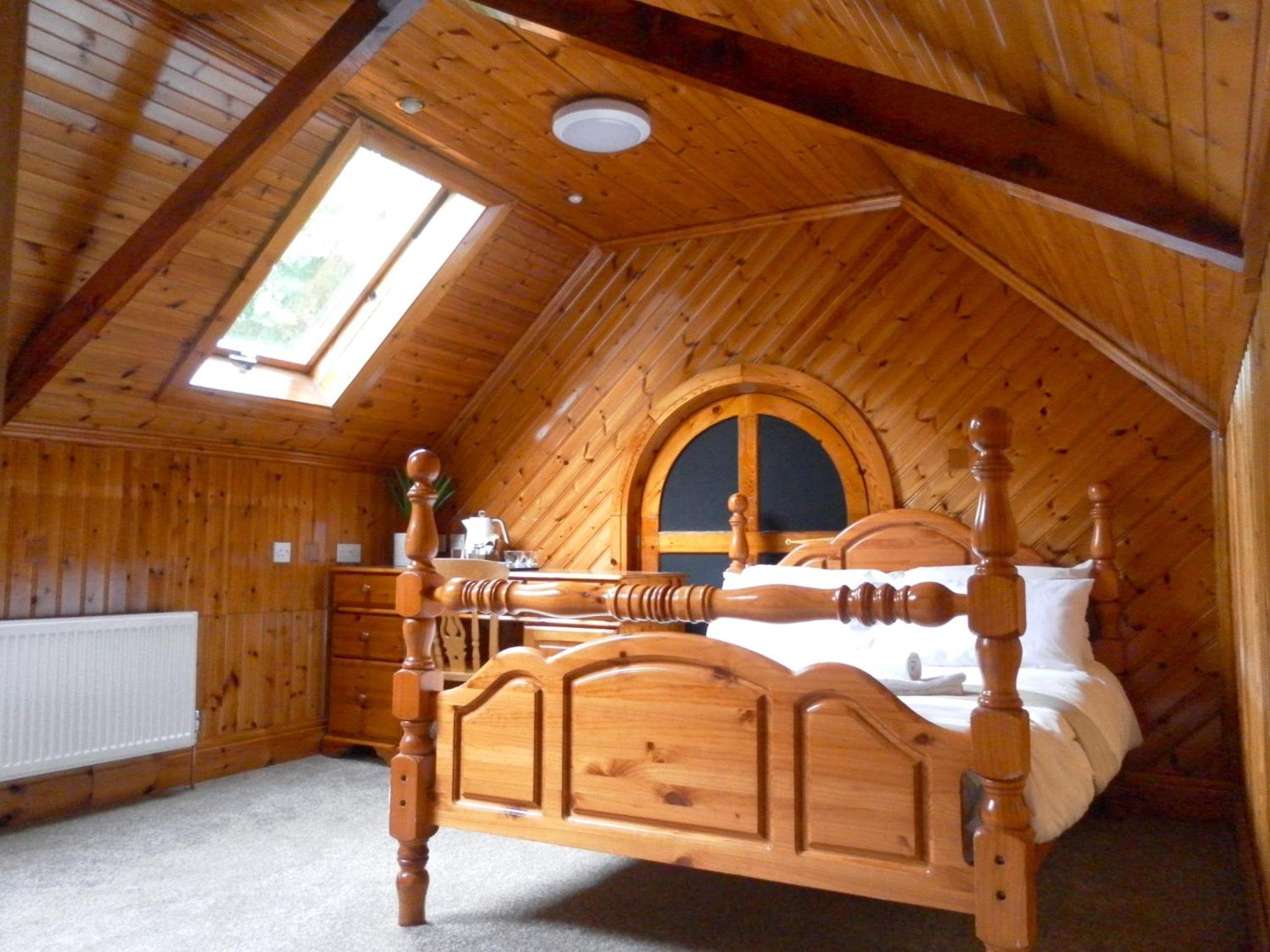 One-Bedroom Apartment - Photo 2