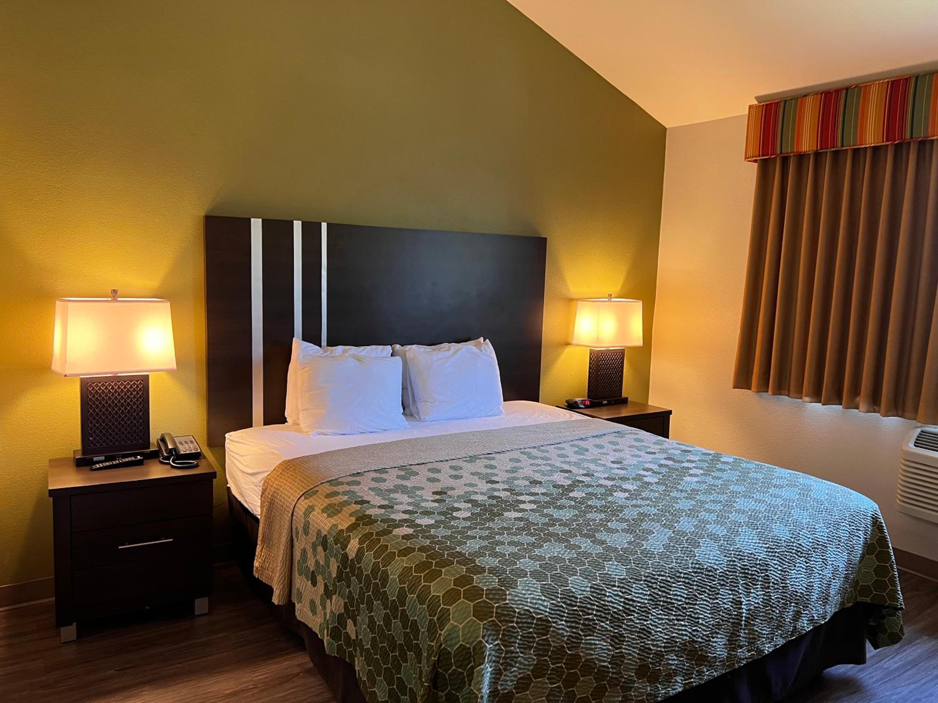 King Room - Non-Smoking - Photo 1