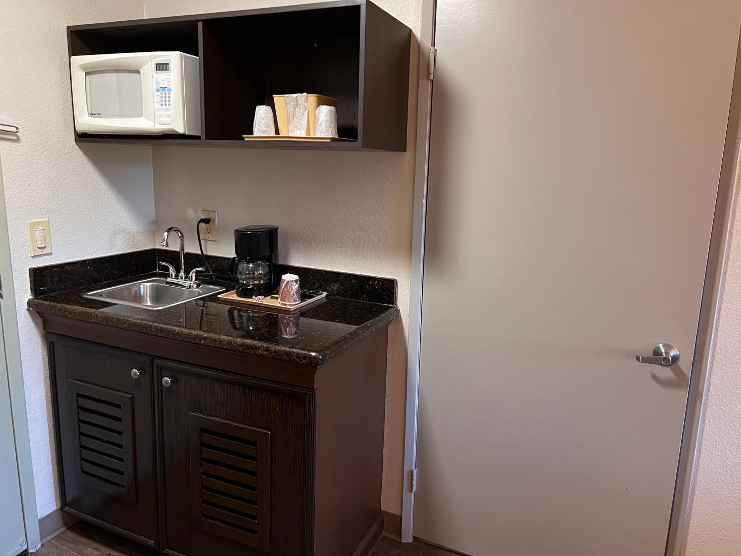 King Room - Non-Smoking - Photo 2