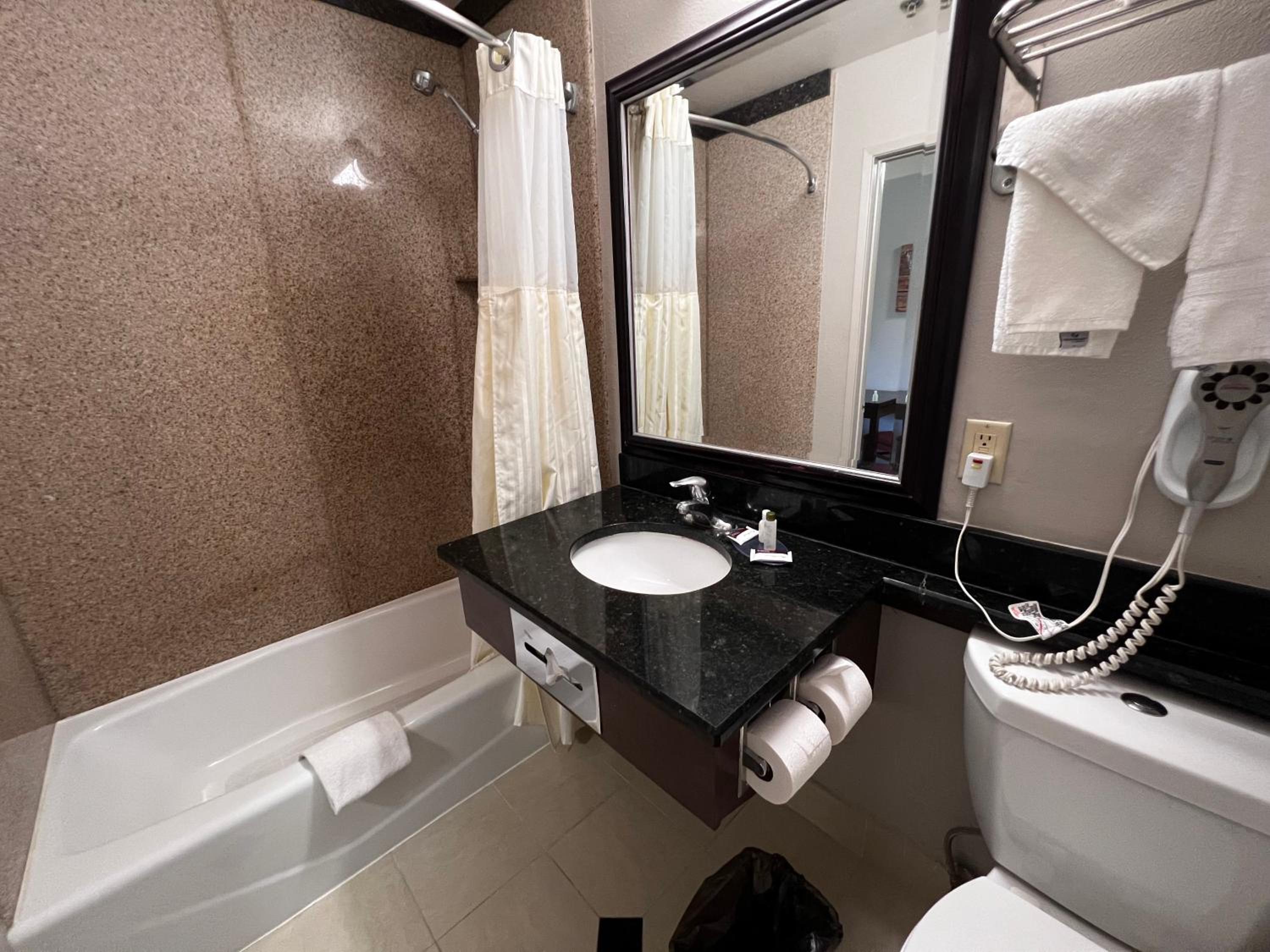 Double Room with Two Double Beds - Non-Smoking - Photo 4