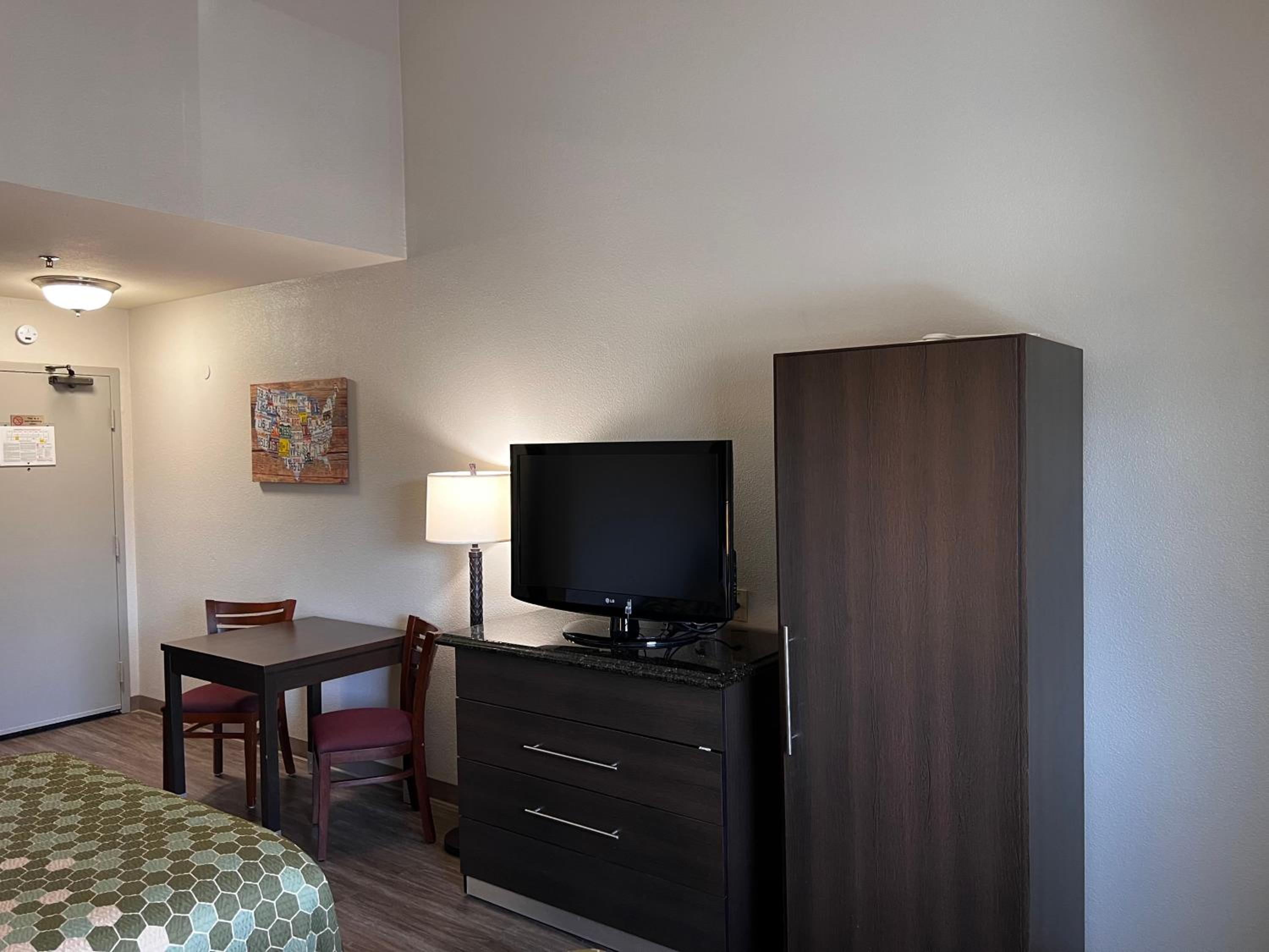 Double Room with Two Double Beds - Non-Smoking - Photo 3