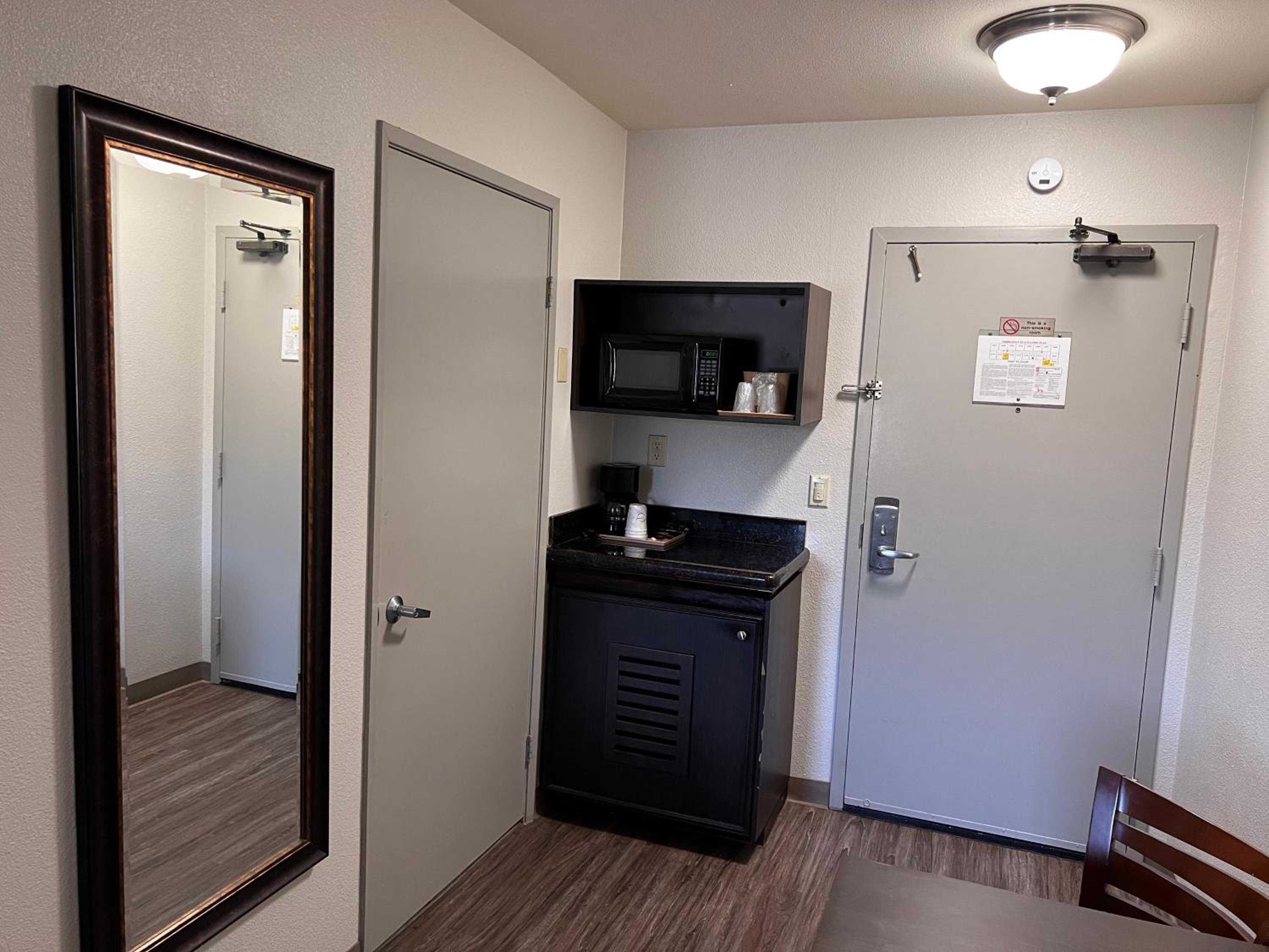 Double Room with Two Double Beds - Non-Smoking - Photo 2