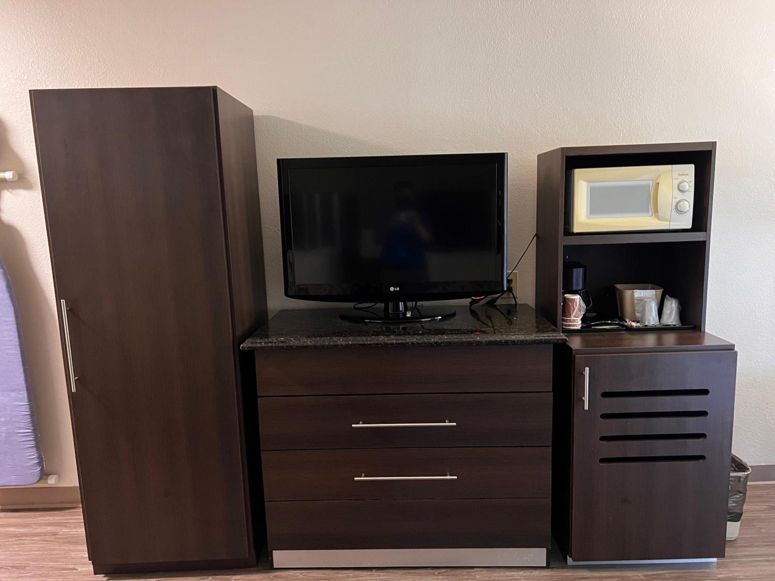 Double Room with Two Double Beds - Accessible/Non-Smoking photo 3
