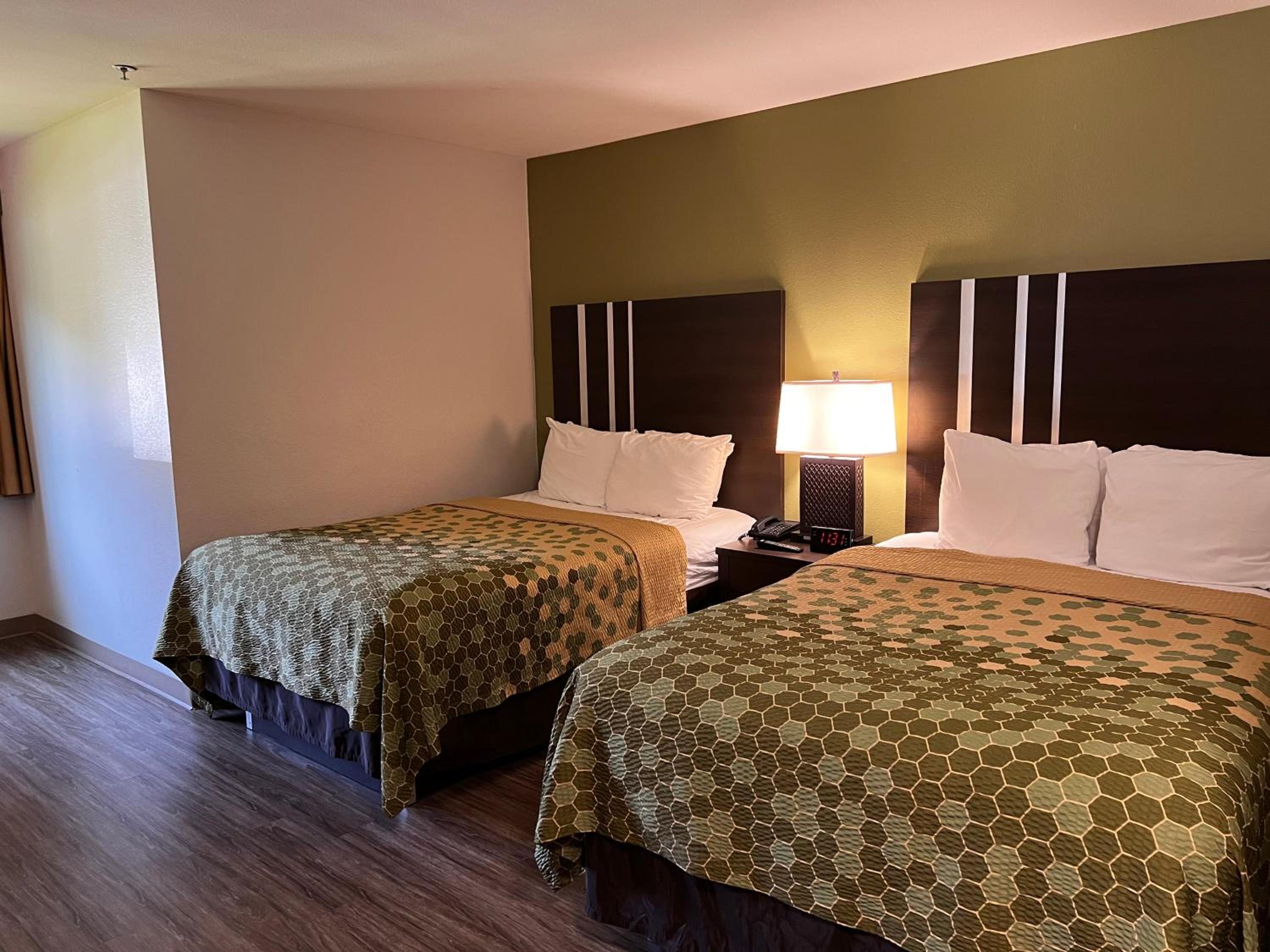 Double Room with Two Double Beds - Accessible/Non-Smoking photo 1